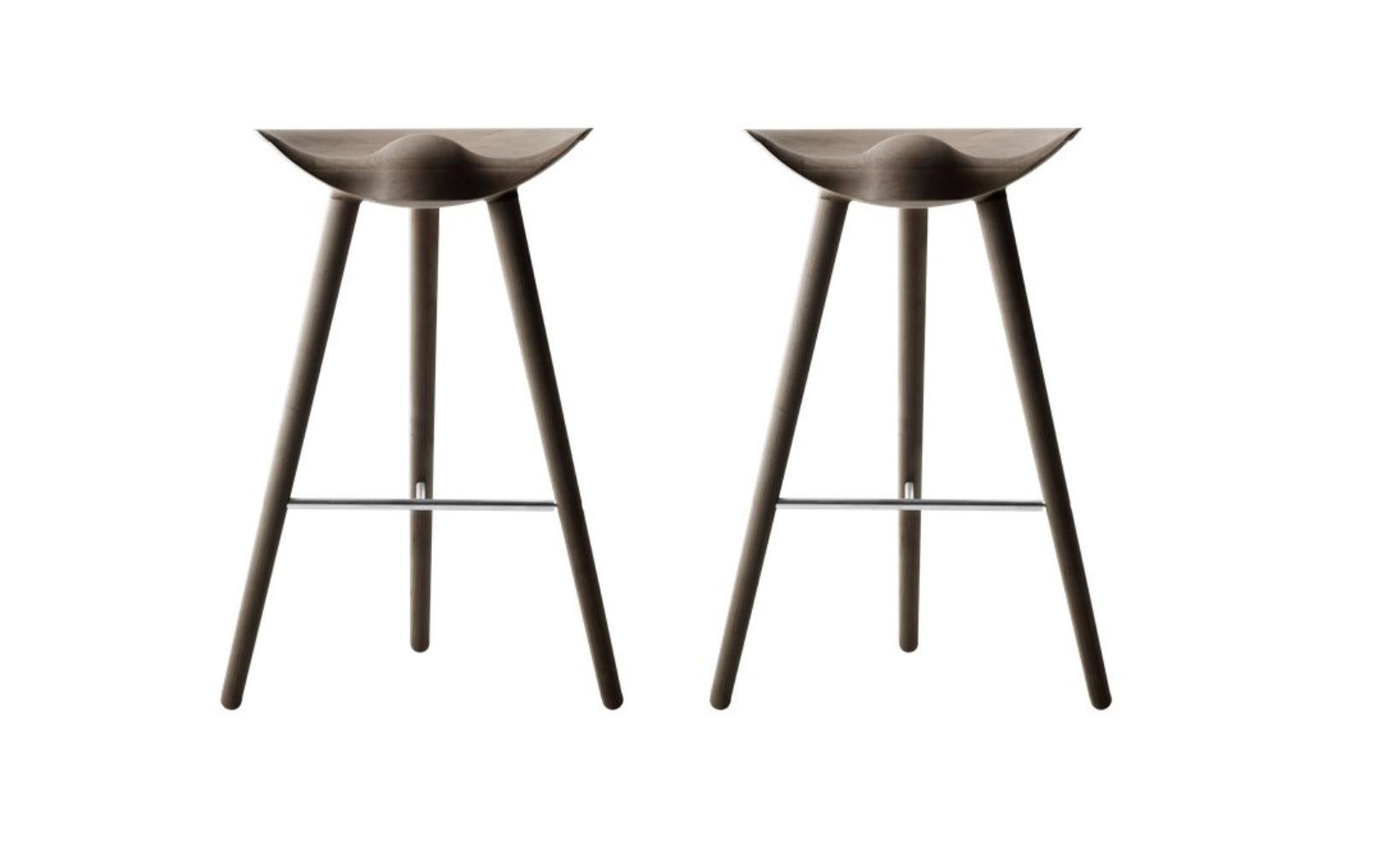 Set of 2 ML 42 brown oak and stainless steel bar stools by Lassen
Dimensions: H 77 x W 36 x L 55.5 cm
Materials: oak, stainless steel

In 1942 Mogens Lassen designed the Stool ML42 as a piece for a furniture exhibition held at the Danish Museum of