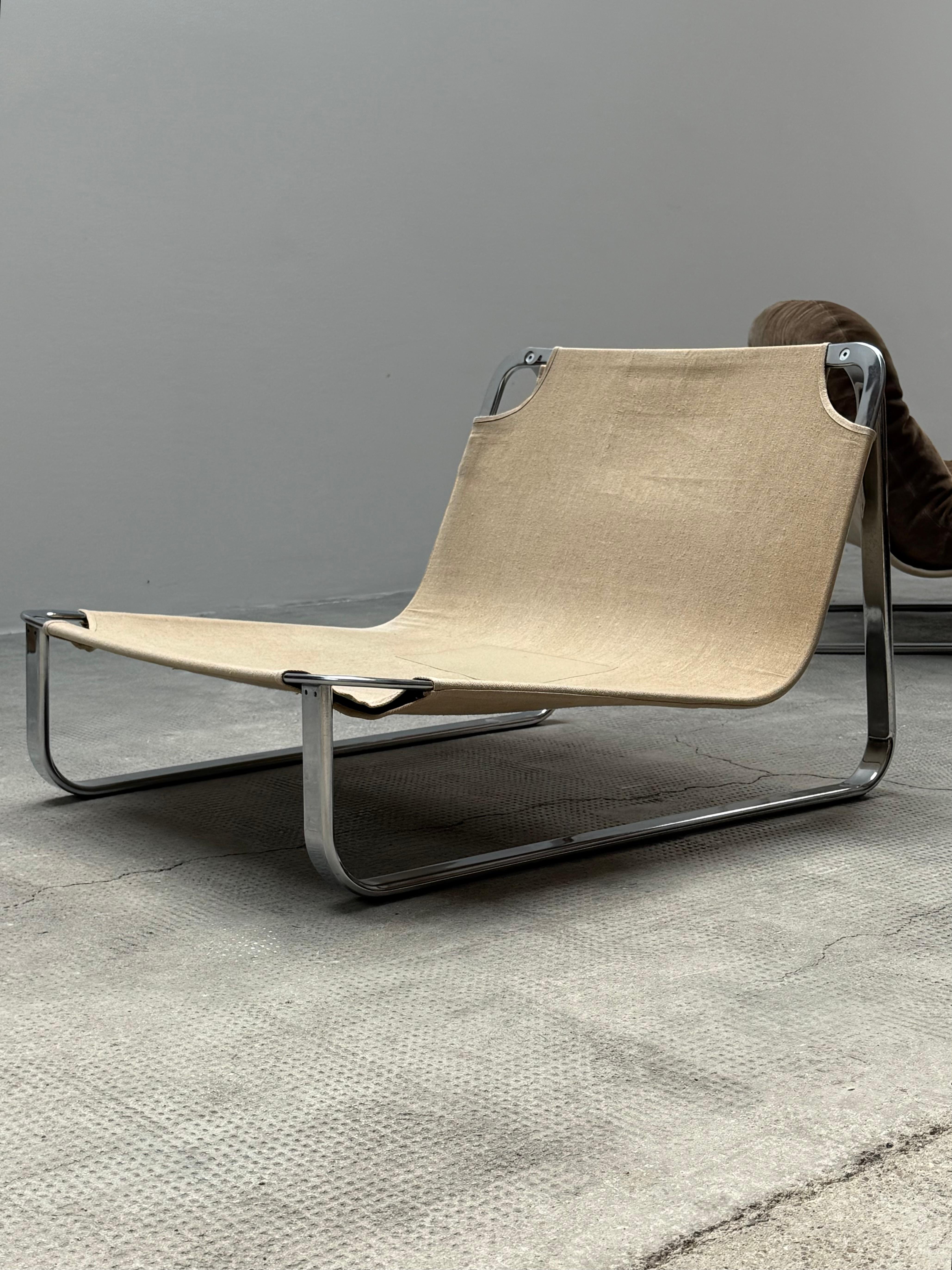 SET DI 2 SEDIE DA LOUNGE IN SUEDE MARRONE E TELAIO IN ACCIAIO CROMATO, anni '60 in vendita 2