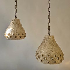 Lot de 2 lampes suspendues en céramique brutaliste, Italie, années 1970