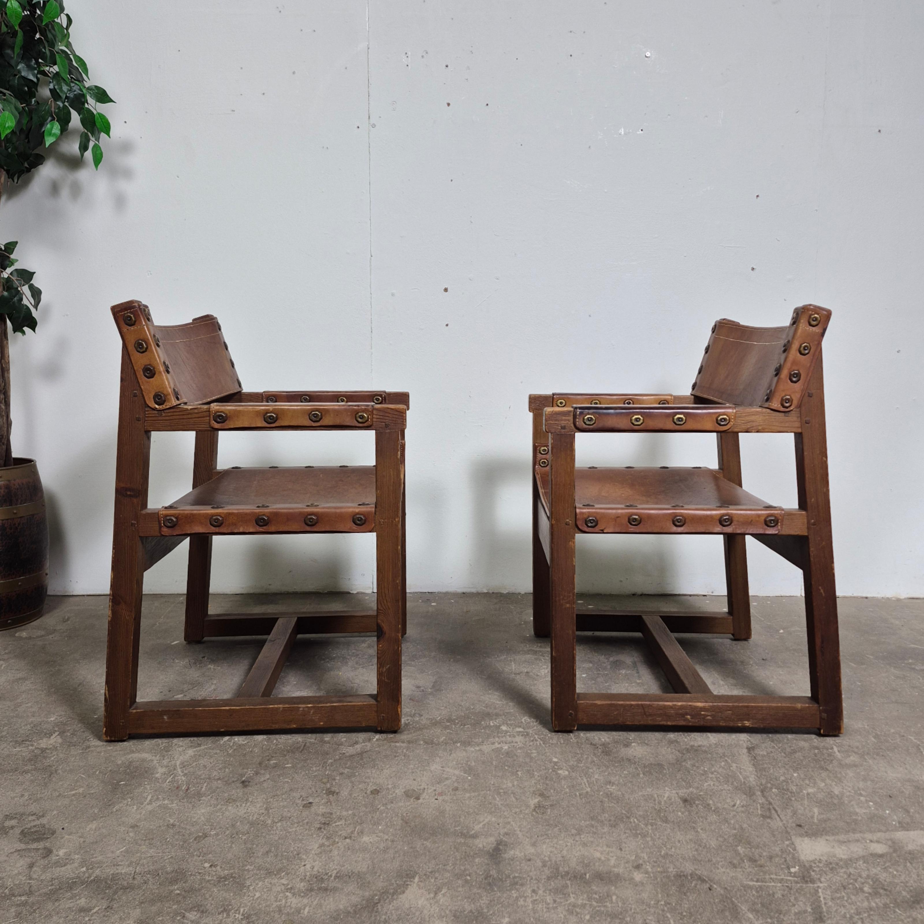 Set di 2 sedie brutaliste in pelle e pino di BIOSCA, Spagna, anni '50 in vendita 2