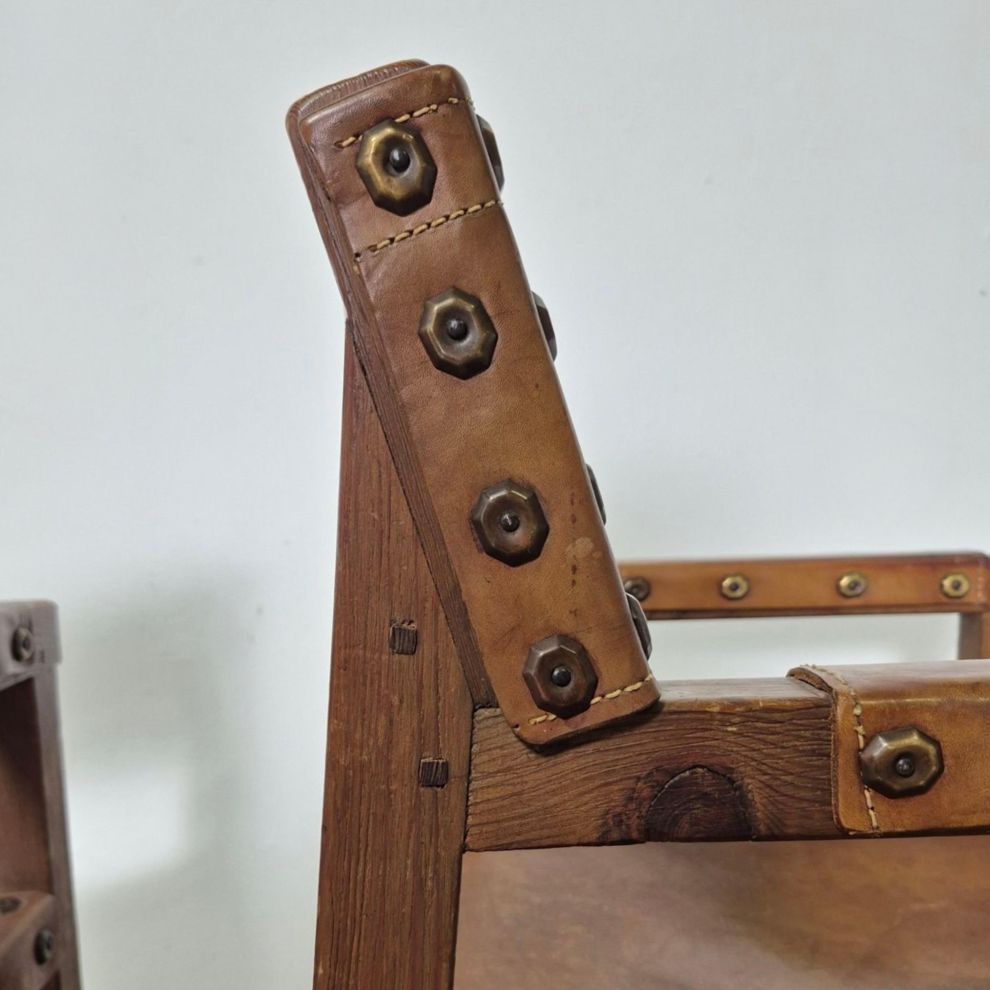 Set di 2 sedie brutaliste in pelle e pino di BIOSCA, Spagna, anni '50 in vendita 4