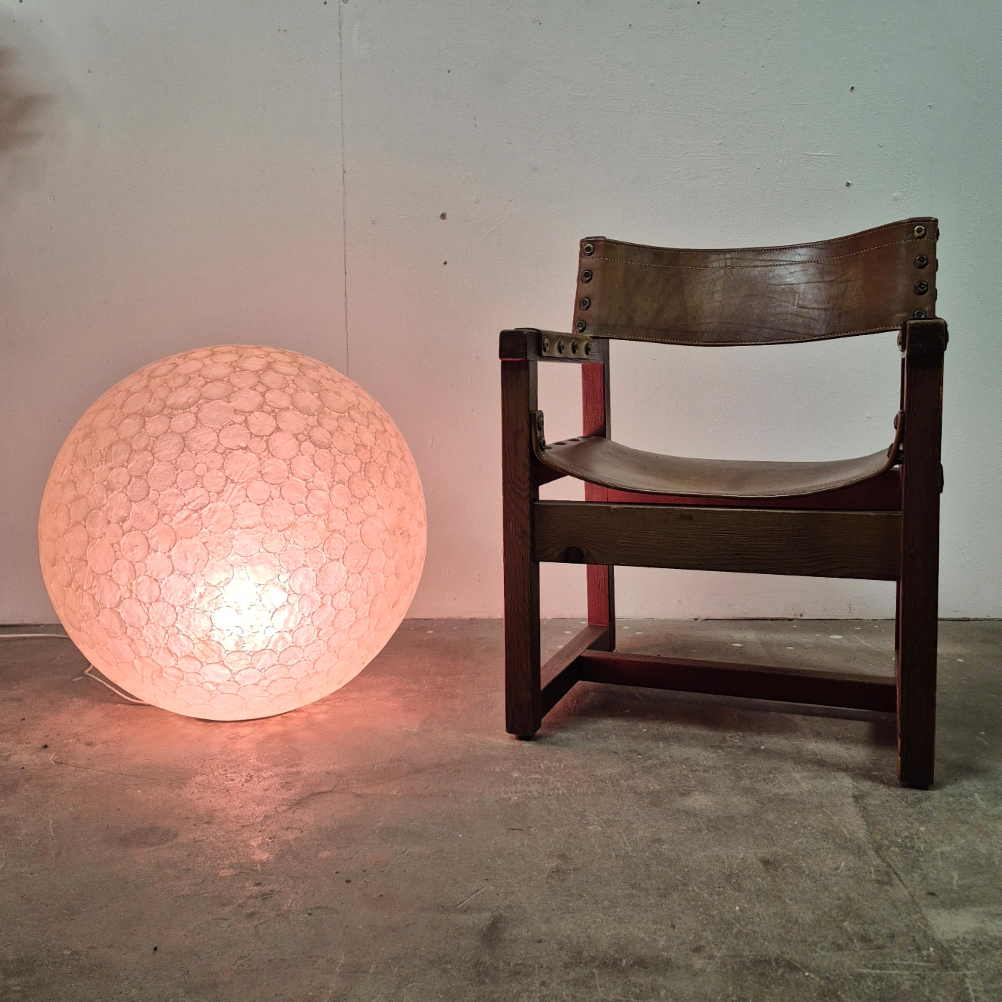 Set di 2 sedie brutaliste in pelle e pino di BIOSCA, Spagna, anni '50 in vendita 8