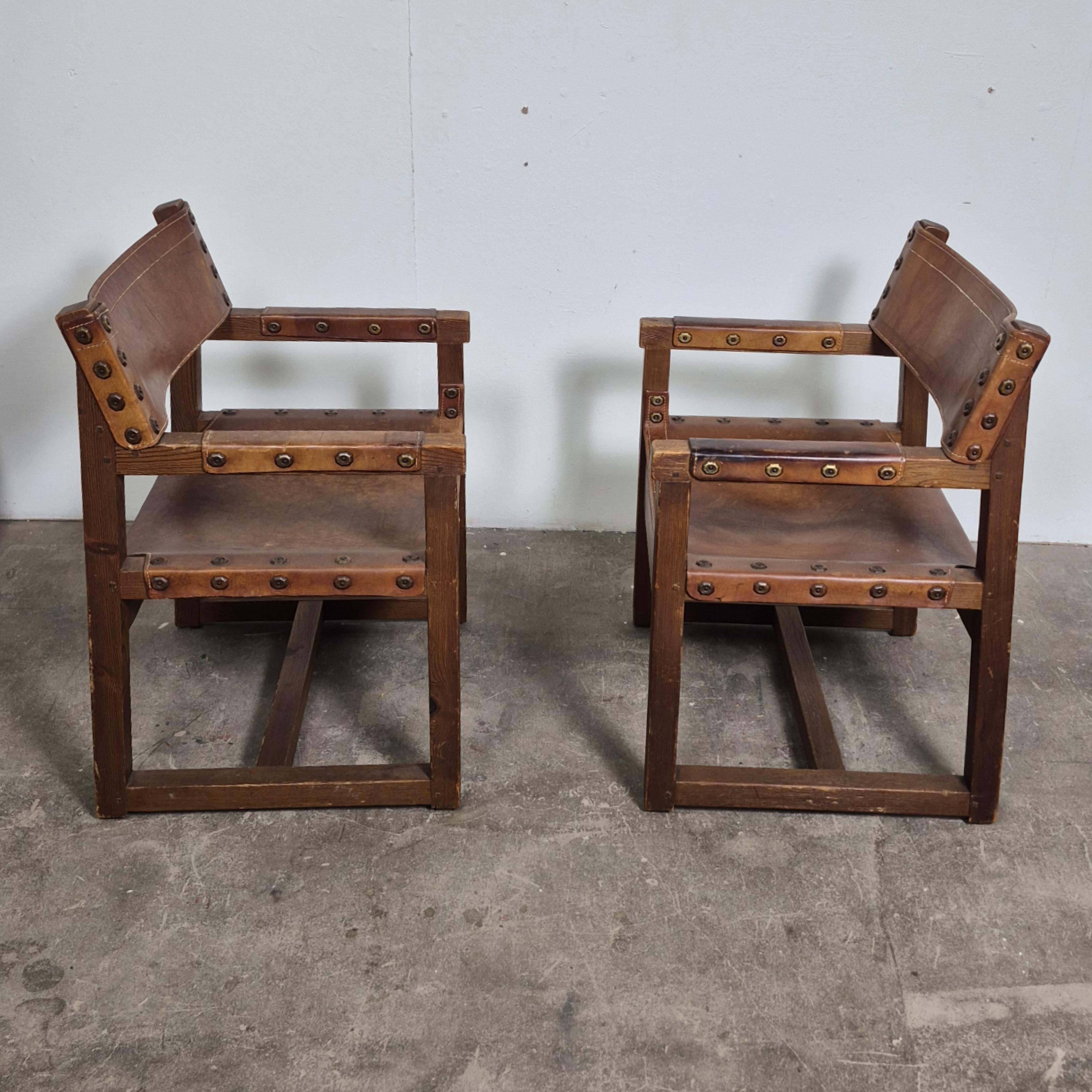 Brutalismo Set di 2 sedie brutaliste in pelle e pino di BIOSCA, Spagna, anni '50 in vendita