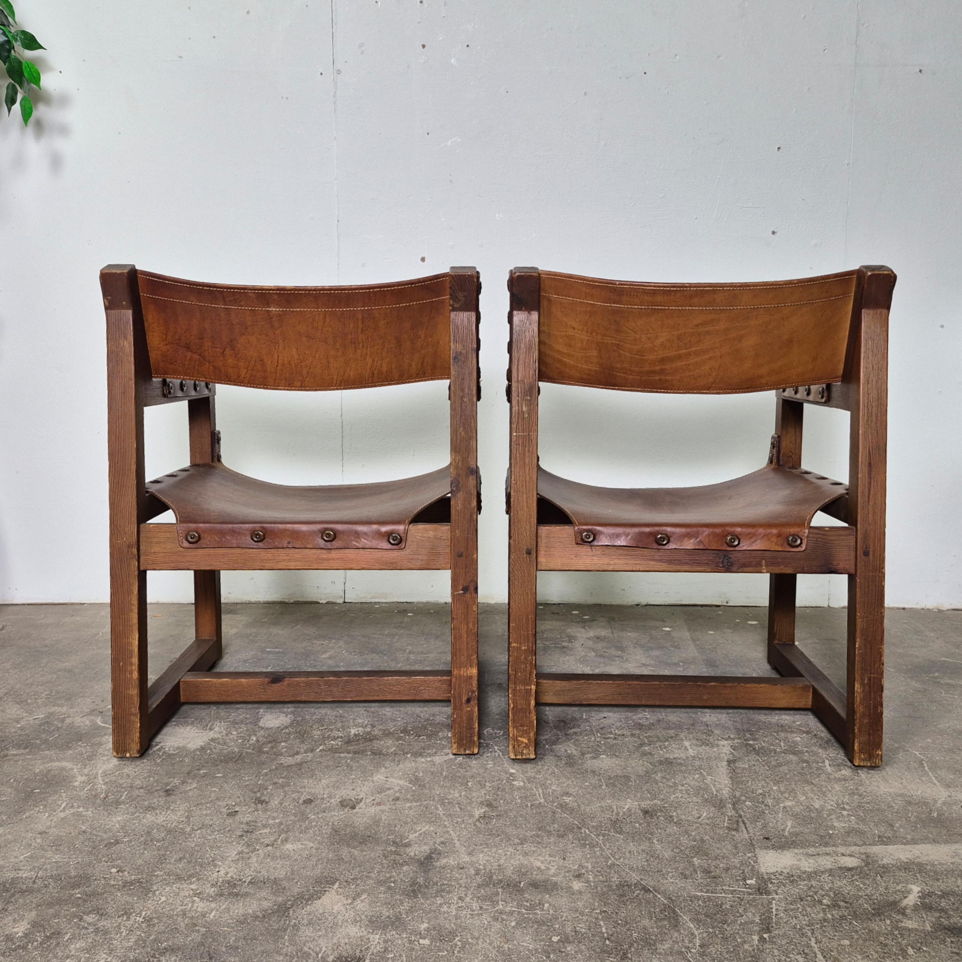 Ottone Set di 2 sedie brutaliste in pelle e pino di BIOSCA, Spagna, anni '50 in vendita