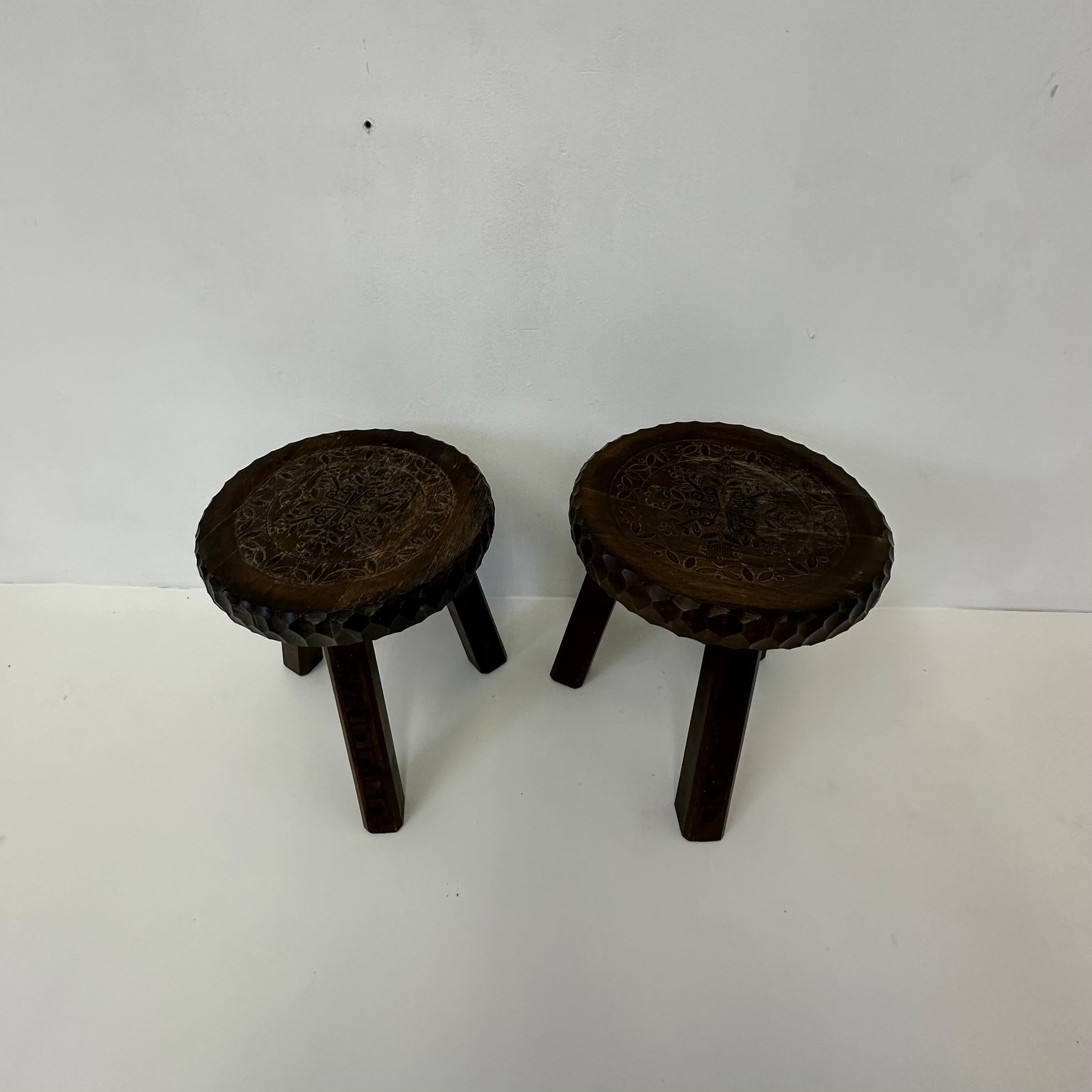 Set of 2 brutalist stools solid oak , 1970s In Good Condition In Delft, NL