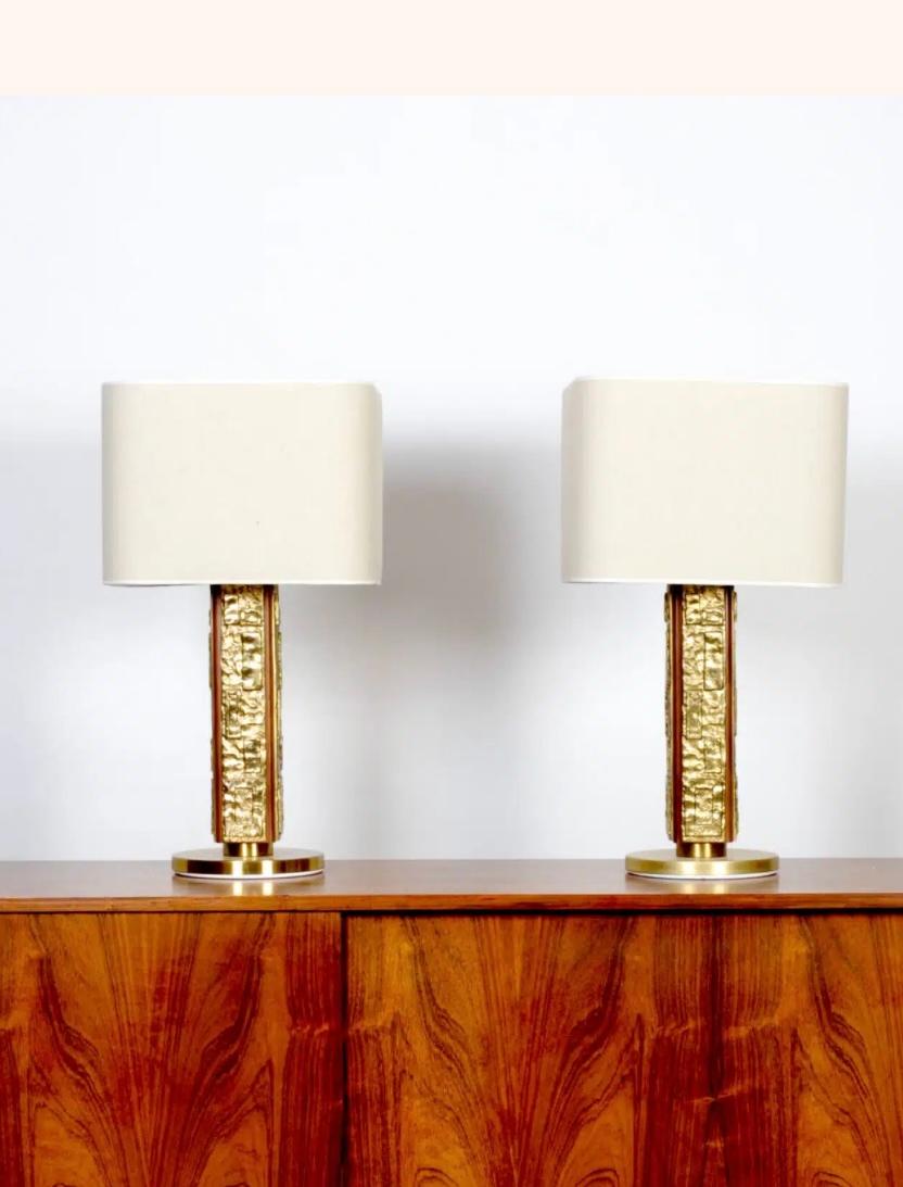 Ensemble de 2 lampes de table, modèle Margot fabriquées par Esperia Luci Italie, design par Angelo Brotto (1914 - 2002). Les deux lampes sont dotées de nouveaux abat-jours en lin italien de la plus haute qualité.