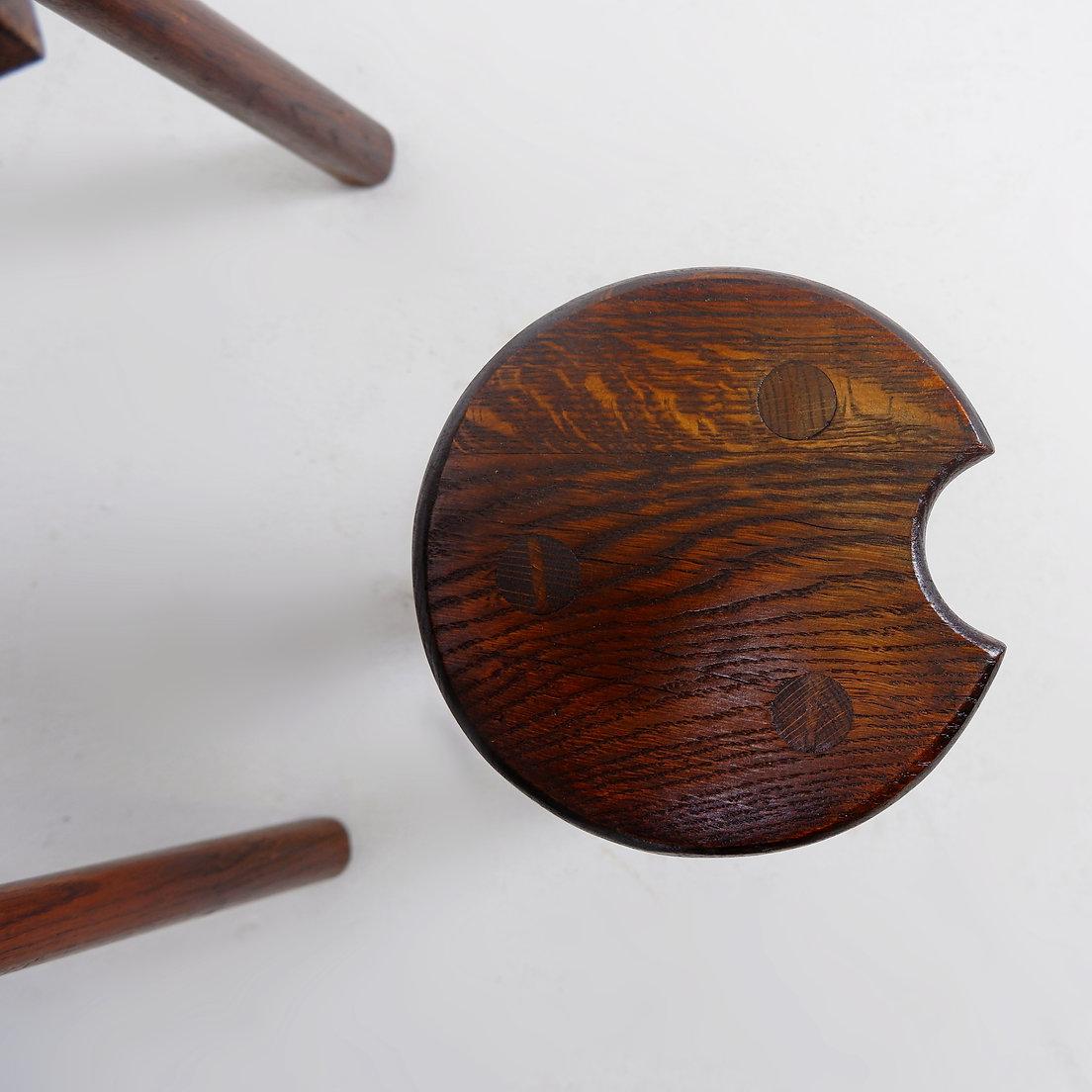 Set of 2 brutalist tripod tables For Sale 1