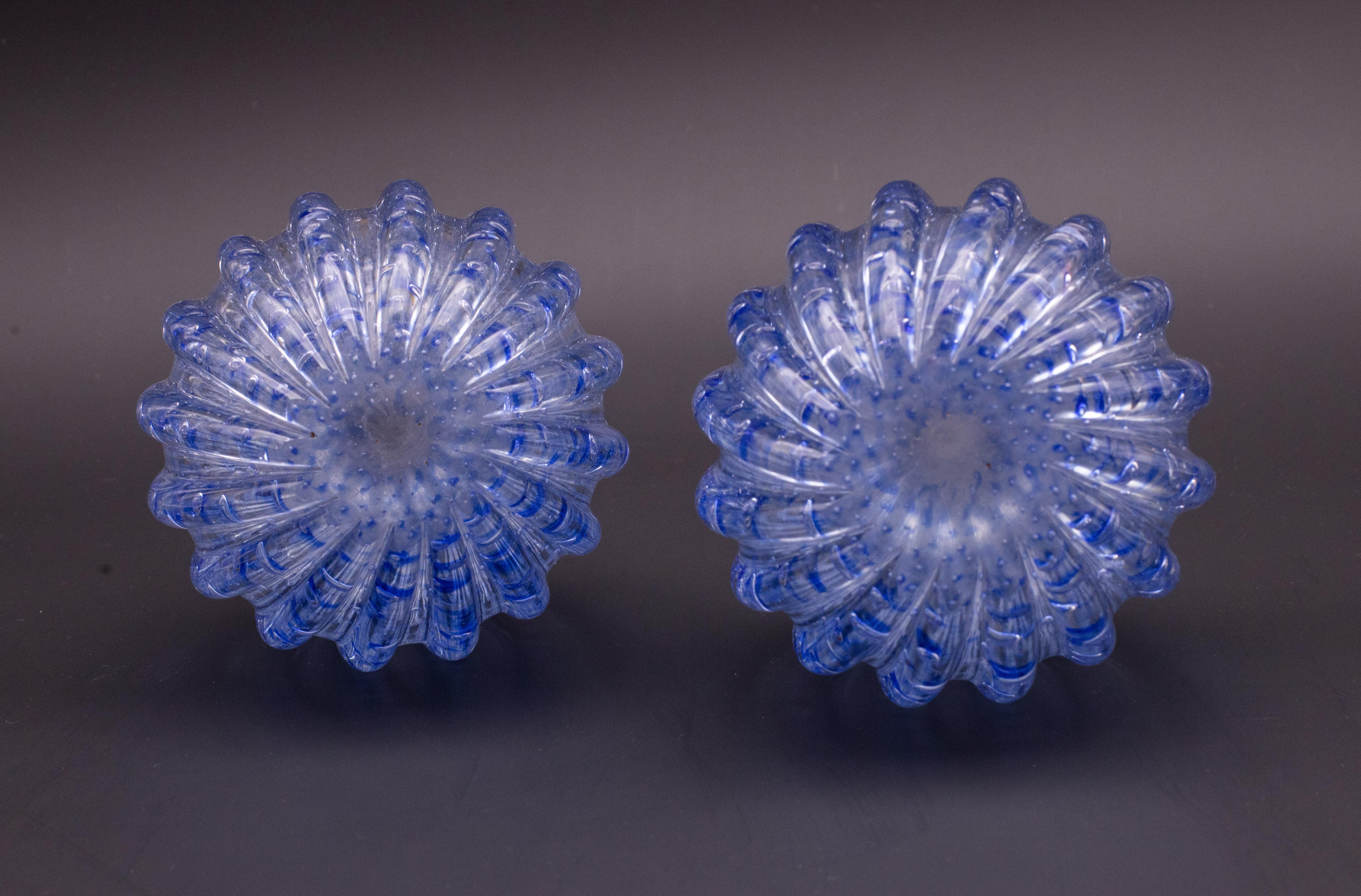 Stupendo set di 2 vasi blu realizzati con la tipica lavorazione a 