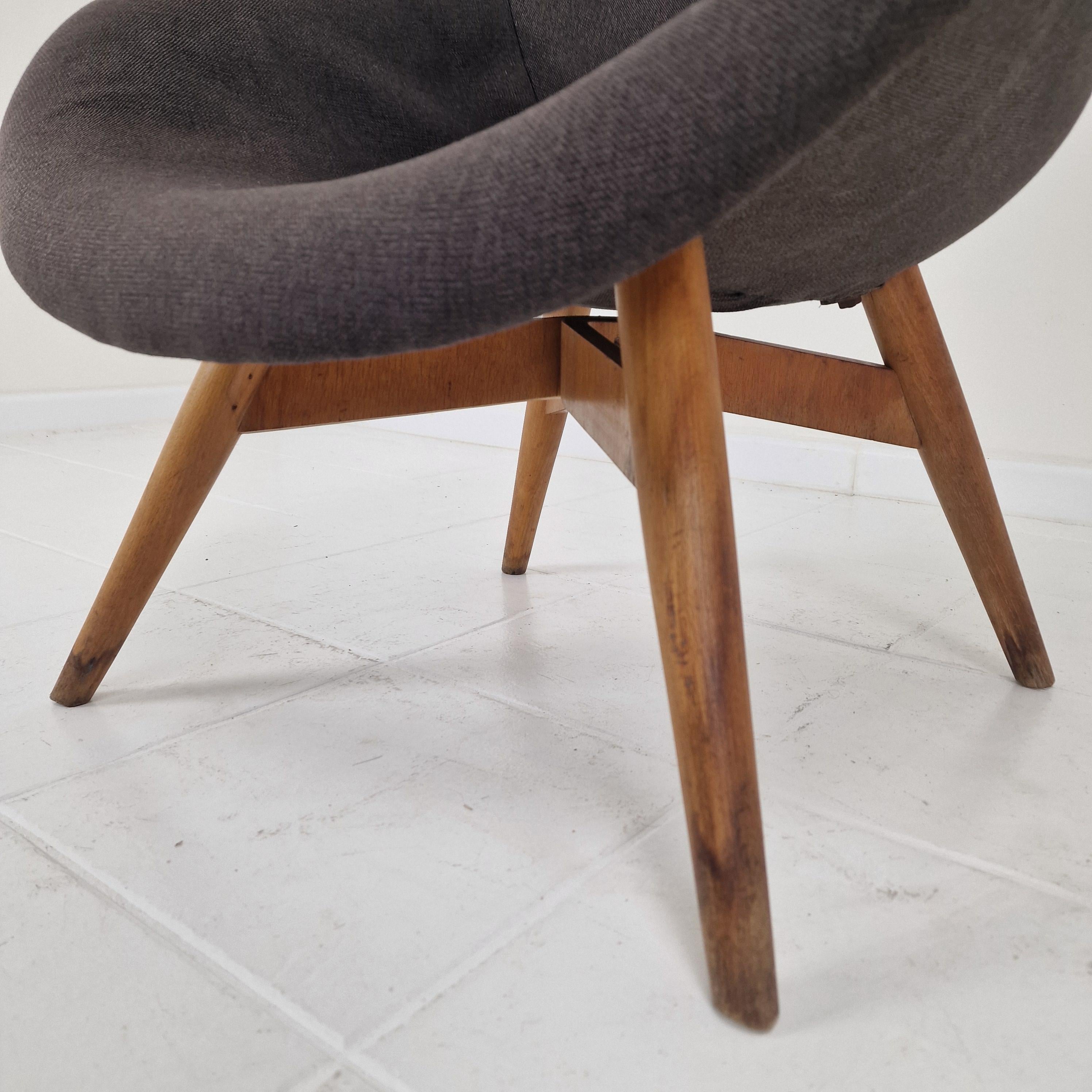 Set di 2 sedie da salotto a secchiello di Miroslav Navrátil per Vertex, anni '60 in vendita 12