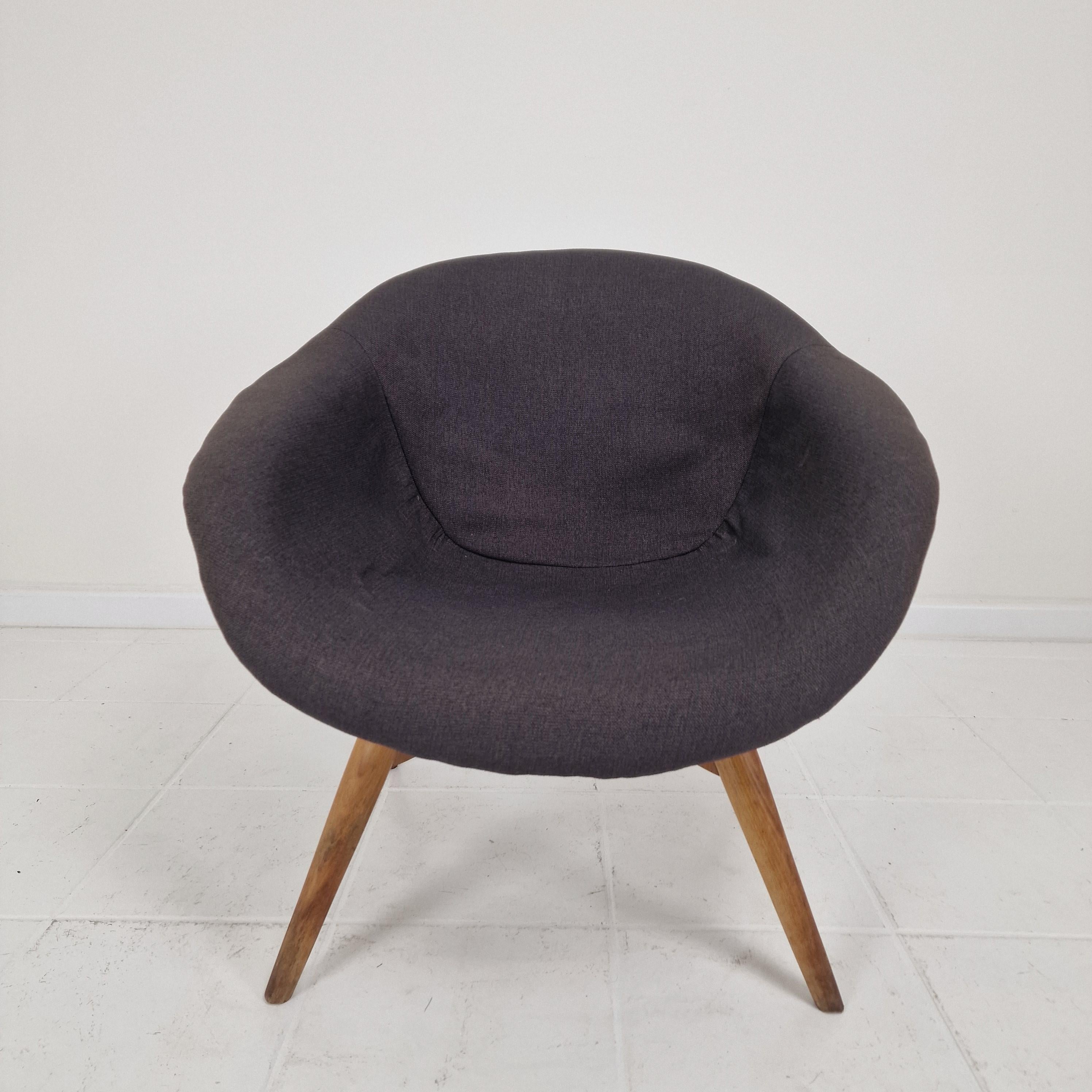 Set di 2 sedie da salotto a secchiello di Miroslav Navrátil per Vertex, anni '60 In condizioni discrete in vendita a Oud Beijerland, NL