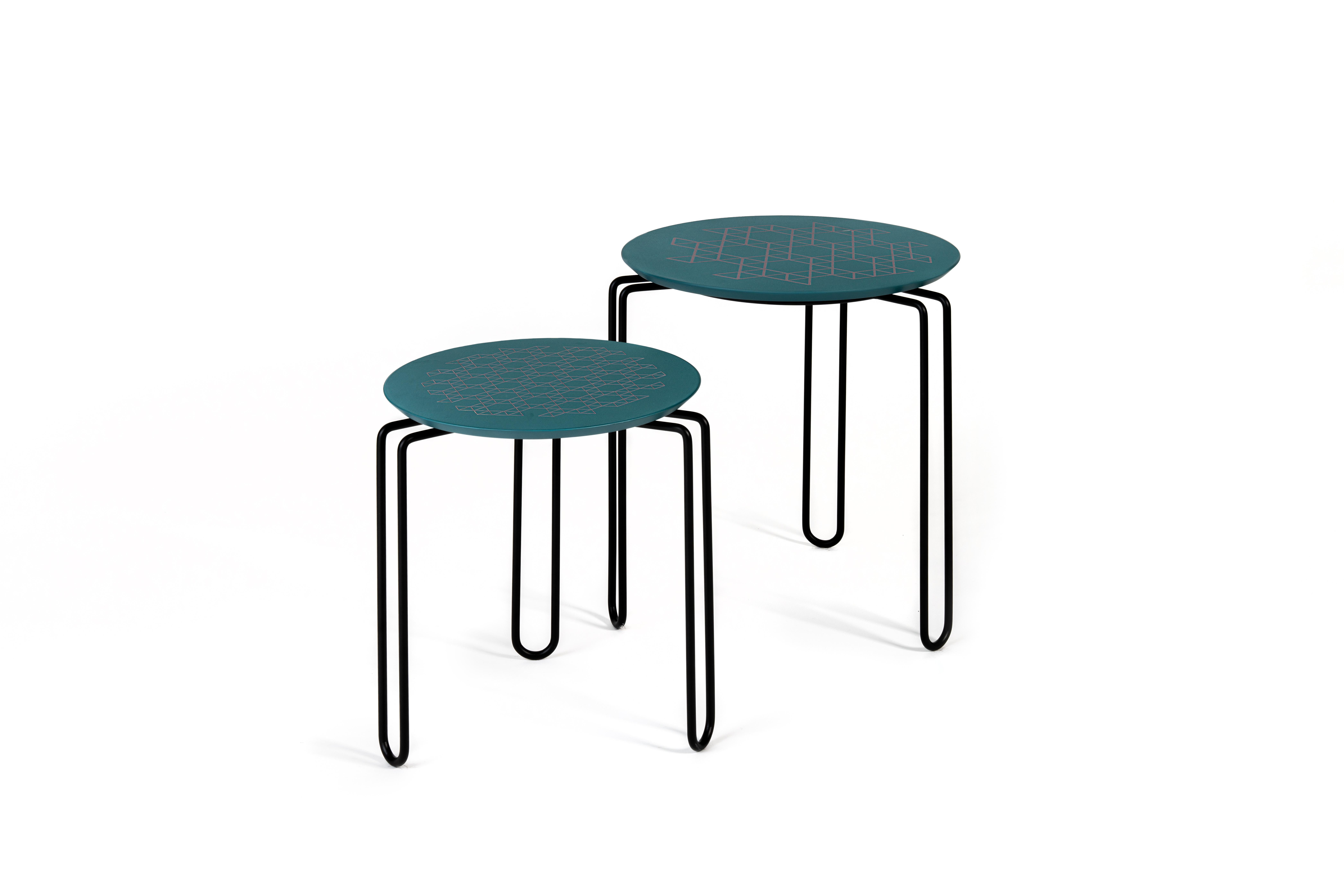 Set of 2 caleido coffee table by Mentemano
Dimensions: 
42 x H 47 cm
35 x H 41 cm
Materials: Steel, wood 


A bended steel structure of curves with three double legs. The circular stand top is made of lacquered wood and enriched with digital