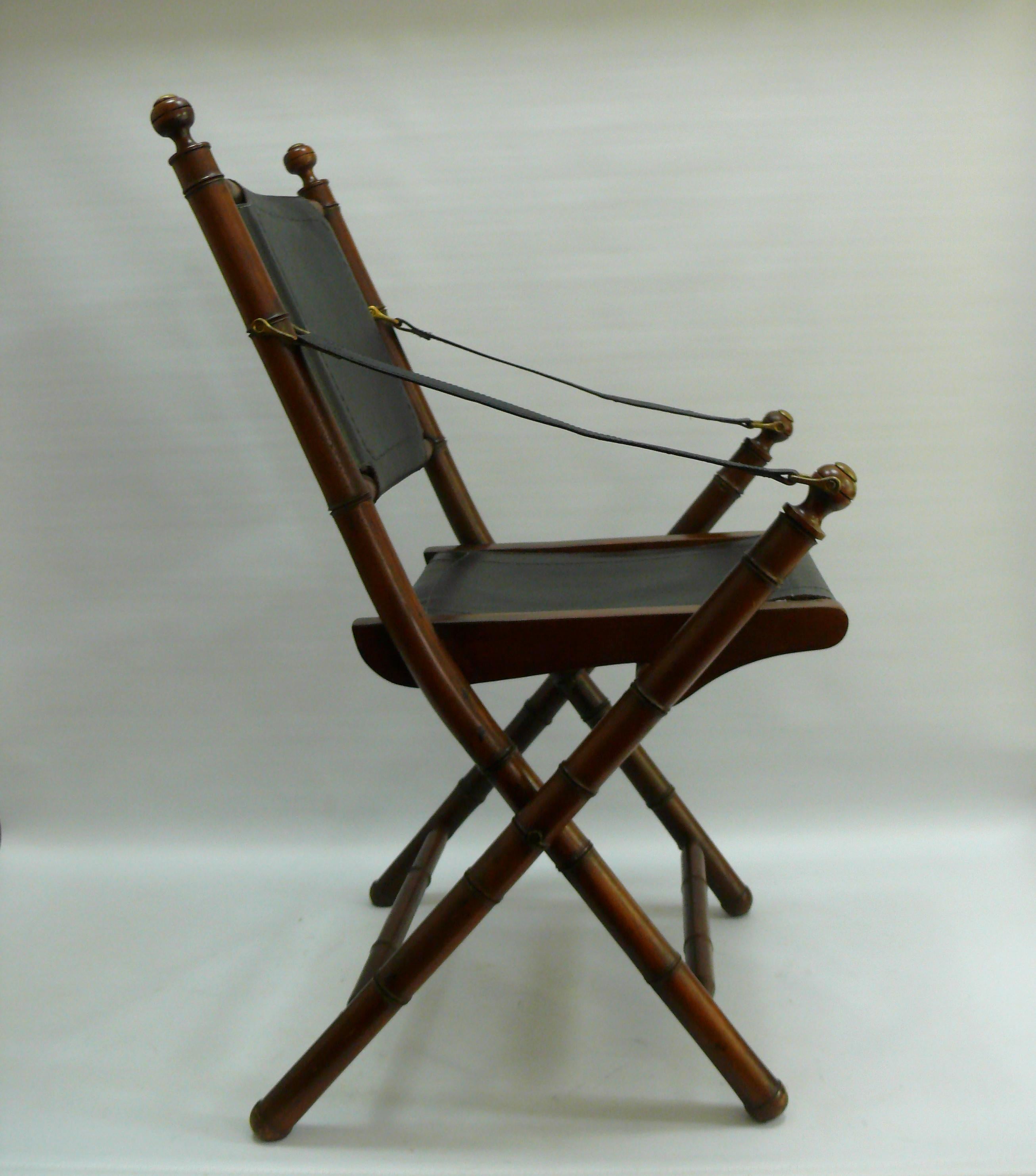2er Set Campaigner Stühle  - Teakholz, Leder, Messing - Kolonialstil - Mid Century (Unbekannt) im Angebot