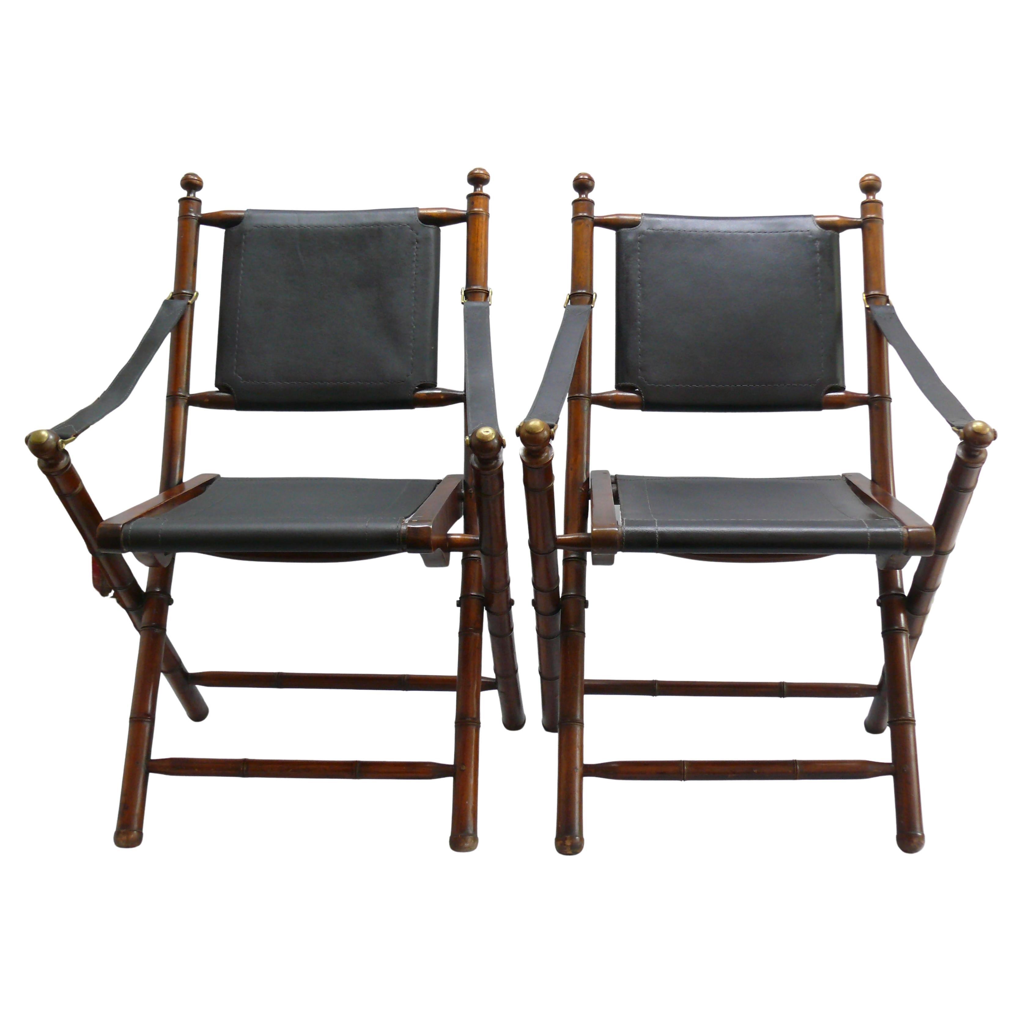 Ensemble de 2 chaises Campaigner  - teck, cuir, laiton - style colonial - Mid Century en vente