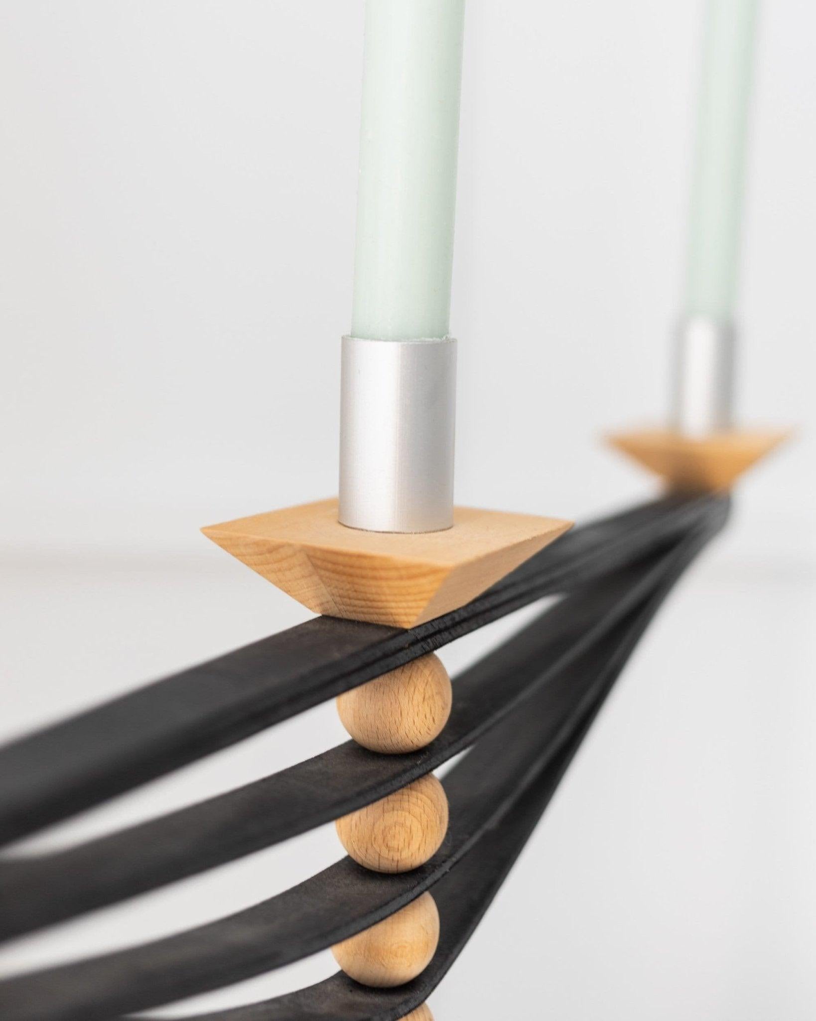 2er-Set Kerzenständer aus Holz und Aluminium Italien, 1970er Jahre (Italienisch) im Angebot