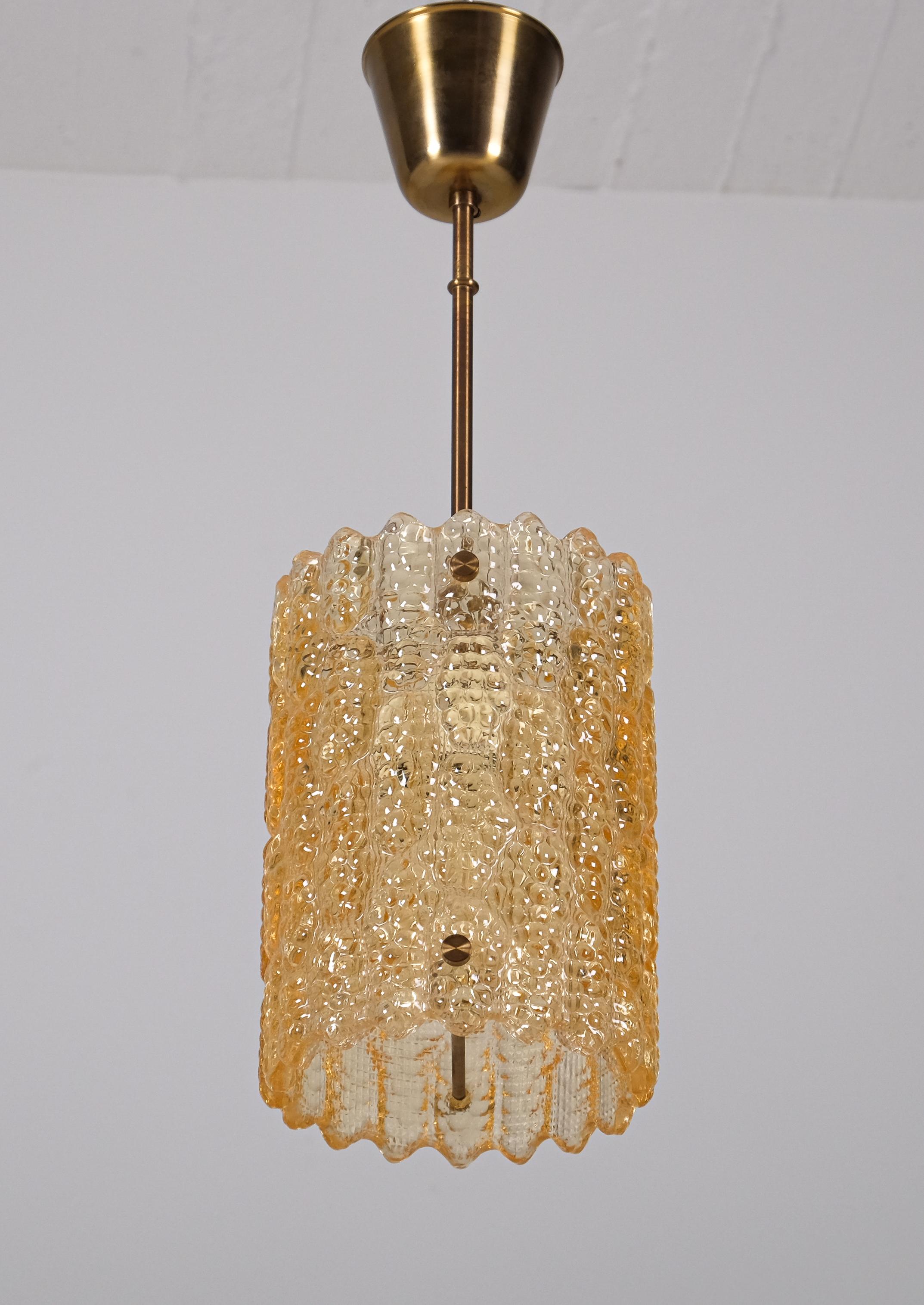 Set di 2 pendenti in vetro e ottone Carl Fagerlund di Orrefors, Svezia, anni '60 In condizioni buone in vendita a Stockholm, SE