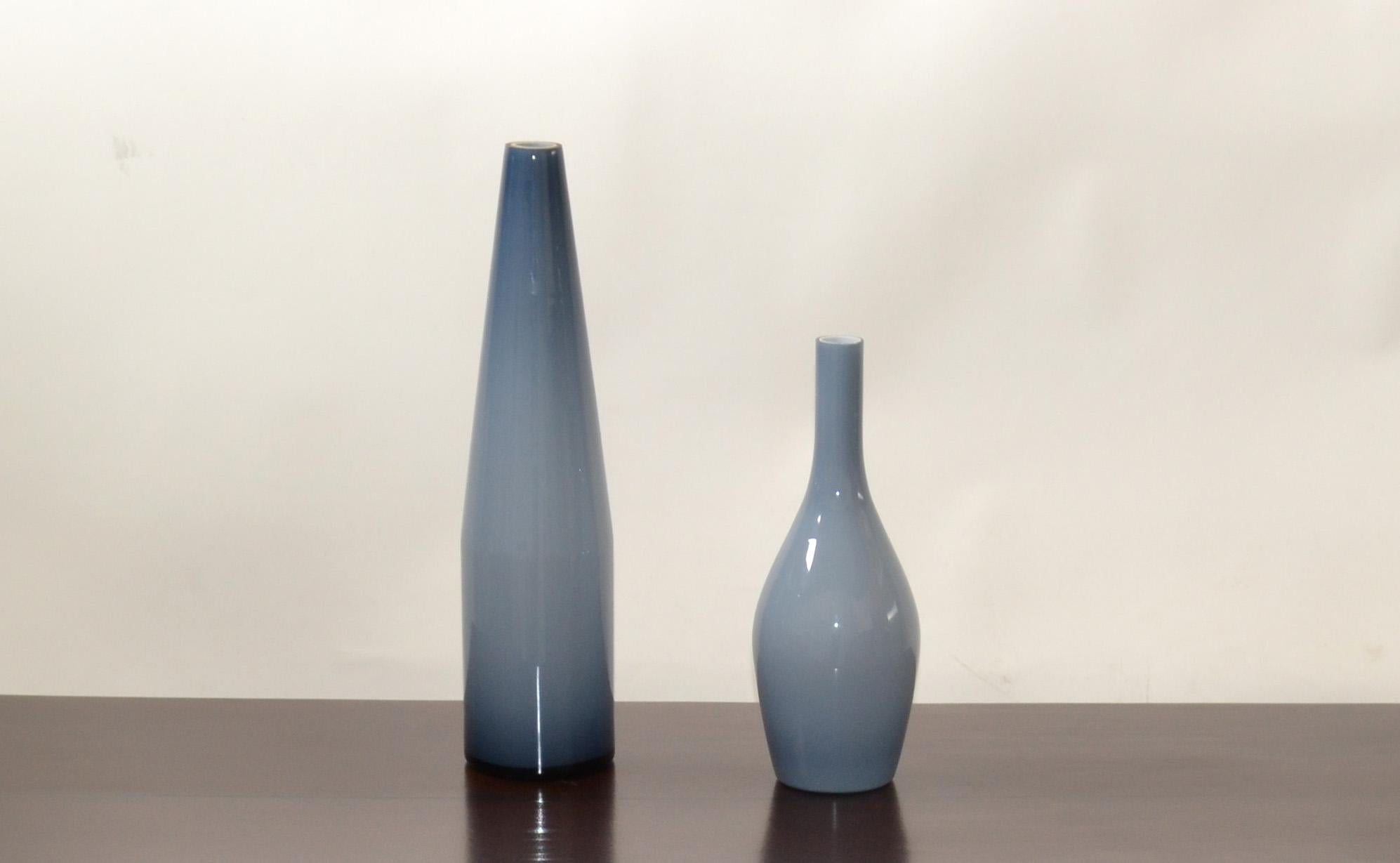 Set of 2 Carlo Moretti Murano Art Glass Blue & White Encased Vases Raymor Italy For Sale 3