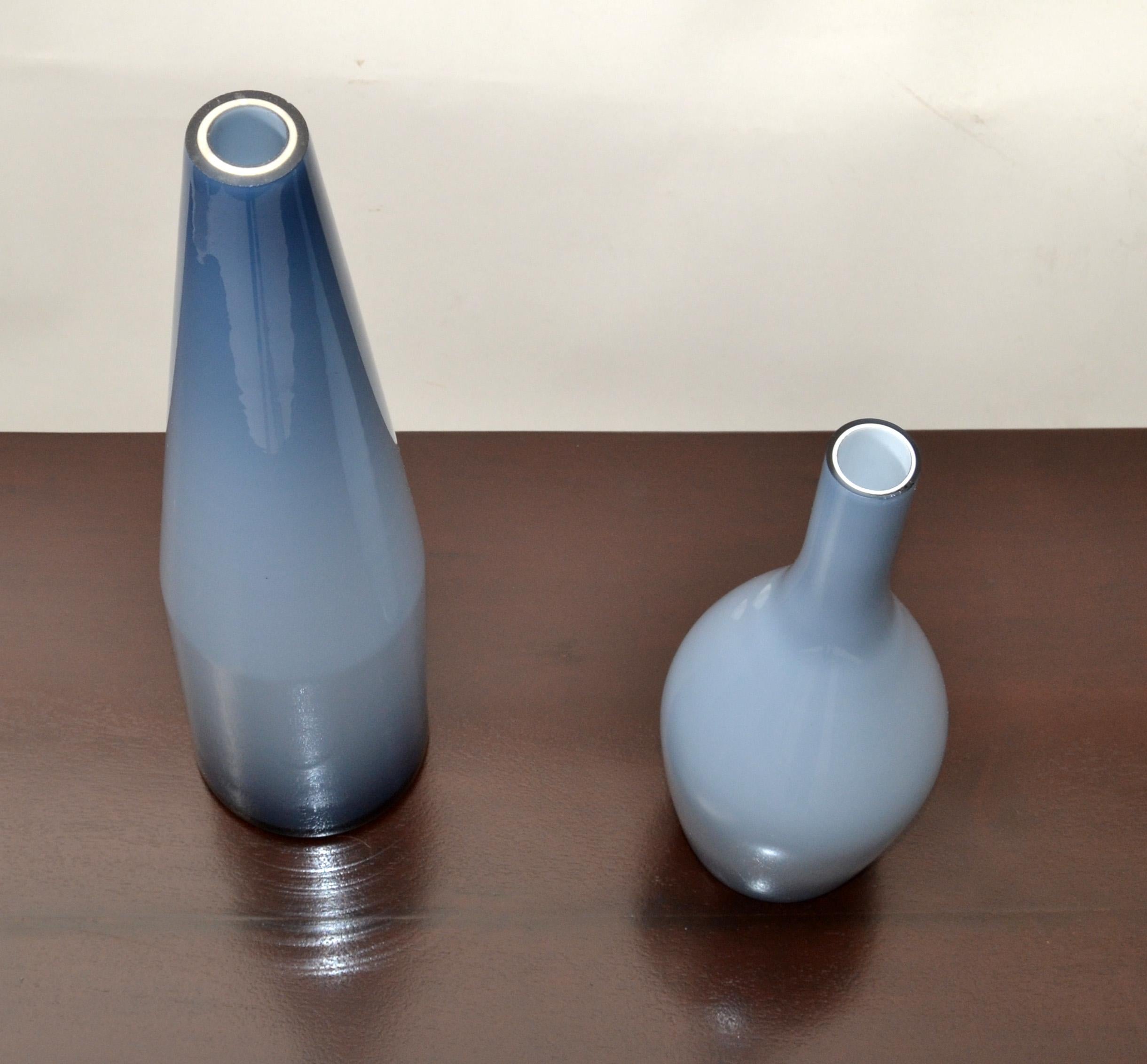 Mid-Century Modern Set of 2 Carlo Moretti Murano Art Glass Blue & White Encased Vases Raymor Italy For Sale
