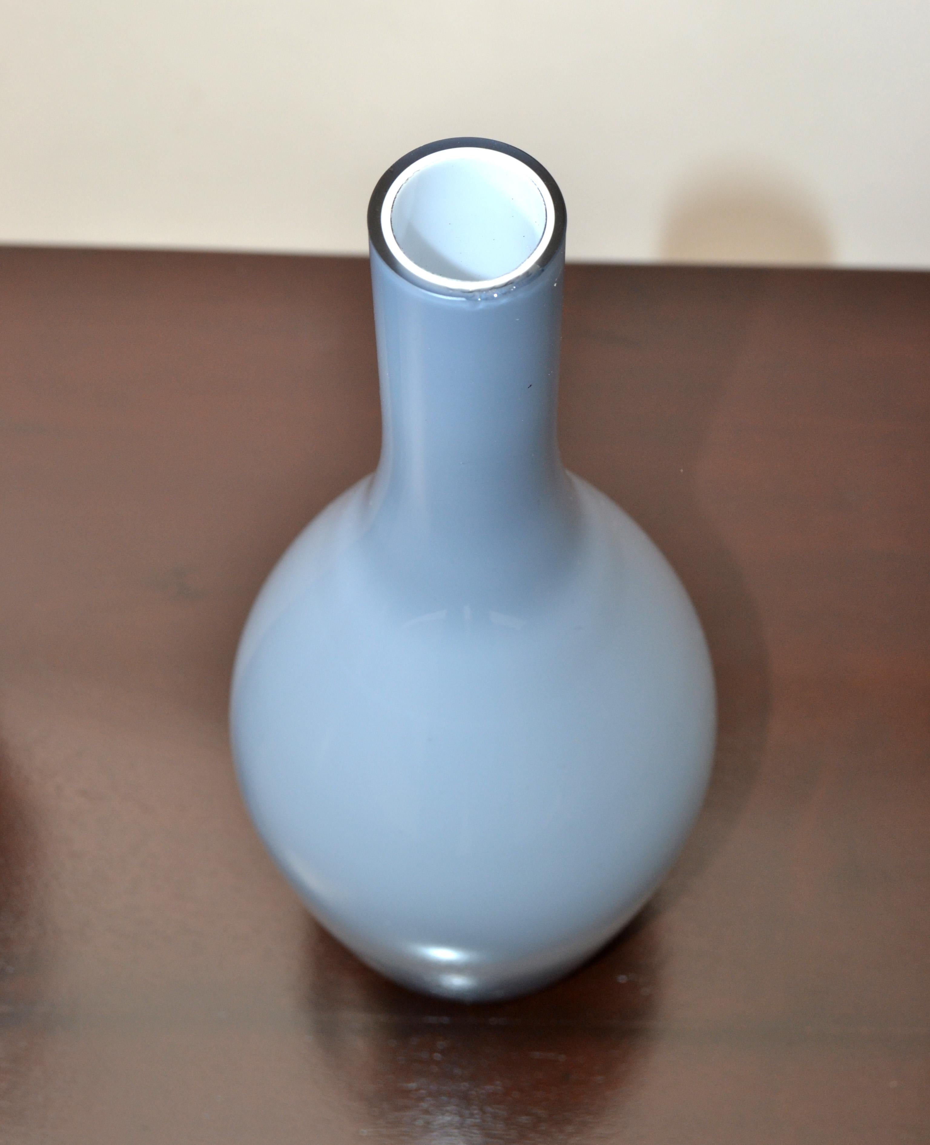 Italian Set of 2 Carlo Moretti Murano Art Glass Blue & White Encased Vases Raymor Italy For Sale