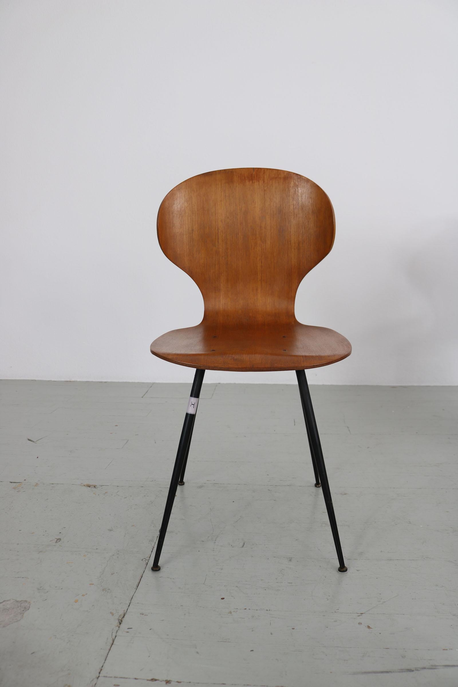 Set of 2 , Carlo Ratti Bentwood Chairs, Italy, 1950s by Industria Legni Curvati  For Sale 9