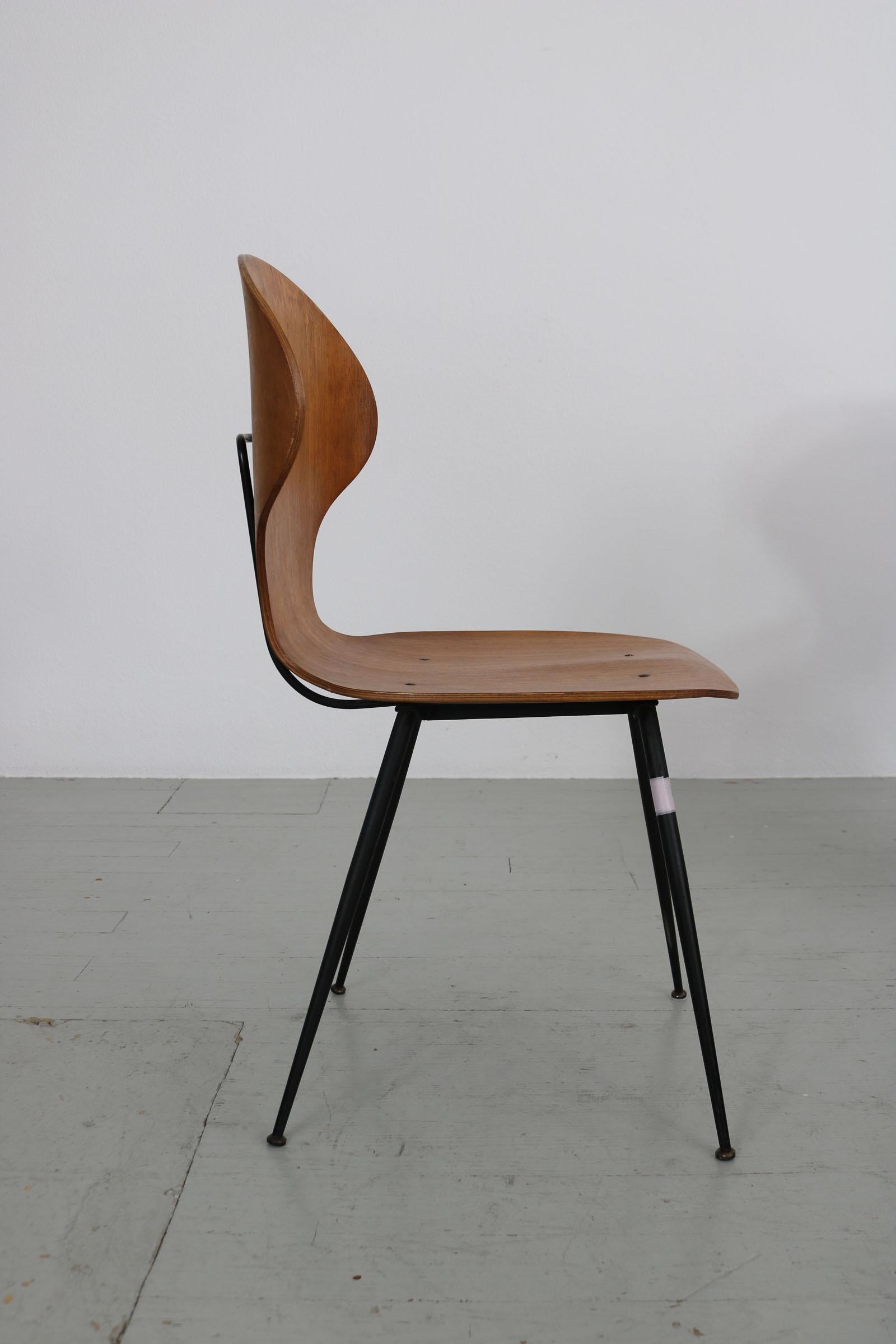 Set of 2 , Carlo Ratti Bentwood Chairs, Italy, 1950s by Industria Legni Curvati  For Sale 11