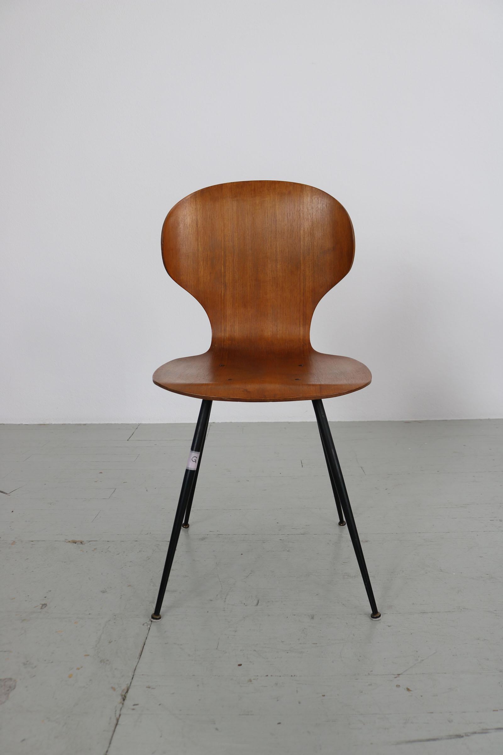 Set of 2 , Carlo Ratti Bentwood Chairs, Italy, 1950s by Industria Legni Curvati For Sale 1