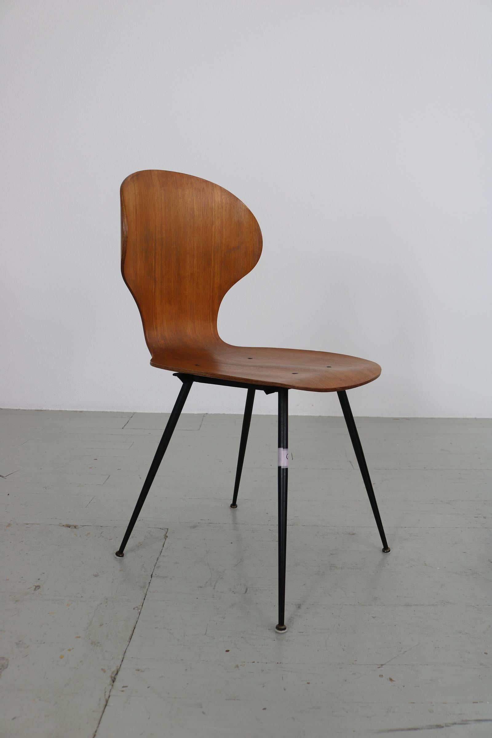 Set of 2 , Carlo Ratti Bentwood Chairs, Italy, 1950s by Industria Legni Curvati  For Sale 2