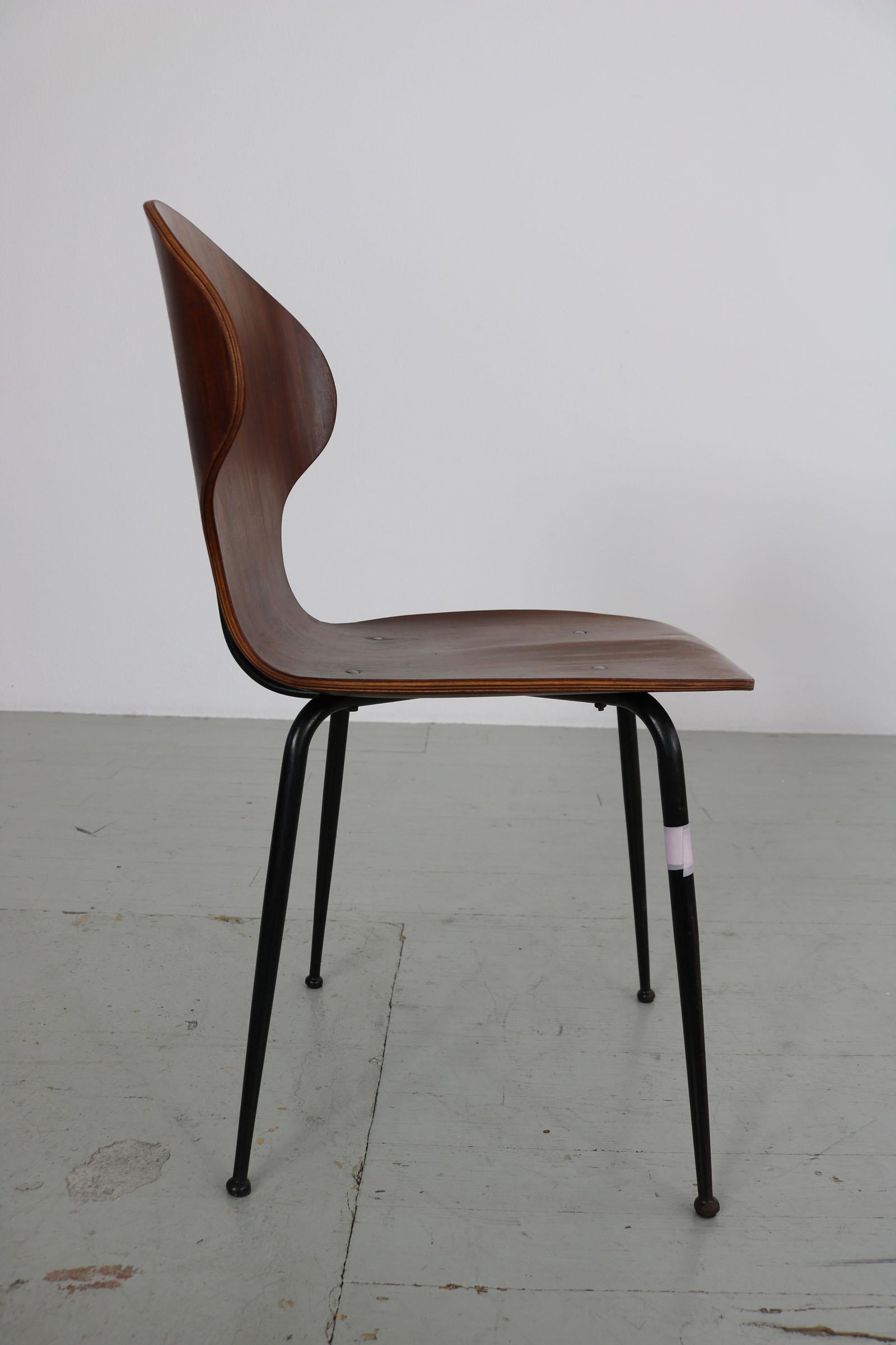 Set of  2 , Carlo Ratti Bentwood Chairs, Italy, 1950s. Industria Legni Curvati.  For Sale 3