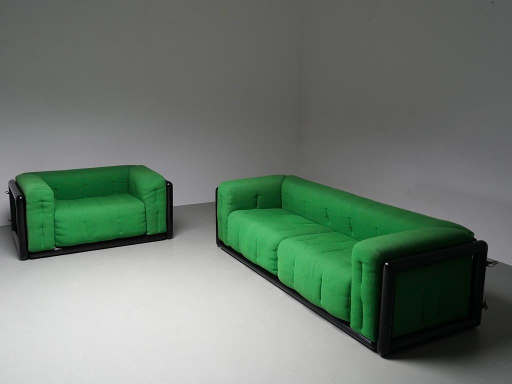 2er-Set Carlo Scarpa 'Cornaro' Sofas aus Iroko-Holz und Stoff, Italien, 1970er Jahre (Italienisch) im Angebot