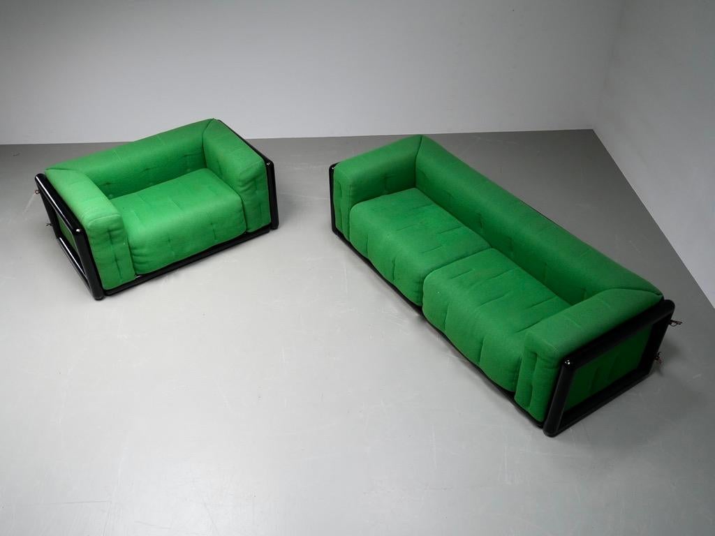 2er-Set Carlo Scarpa 'Cornaro' Sofas aus Iroko-Holz und Stoff, Italien, 1970er Jahre im Zustand „Gut“ im Angebot in Uithoorn, NL