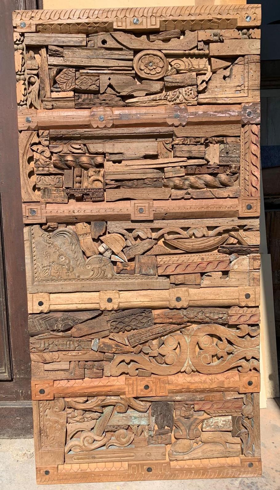 Set of 2 carved ethnic doors, used as headboards, 19th century In Good Condition In Cuneo, Italy (CN)