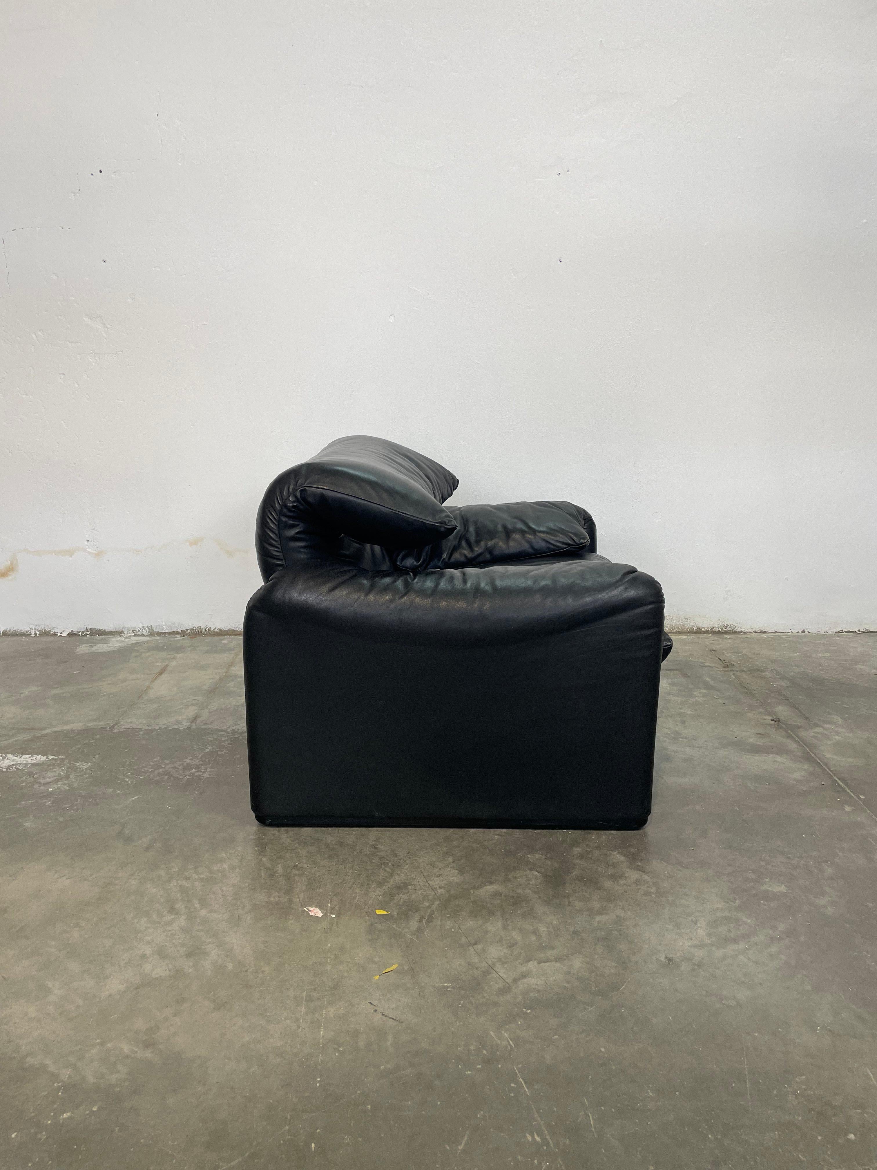 Late 20th Century Set of 2 Cassina Maralunga Chairs in Black leather