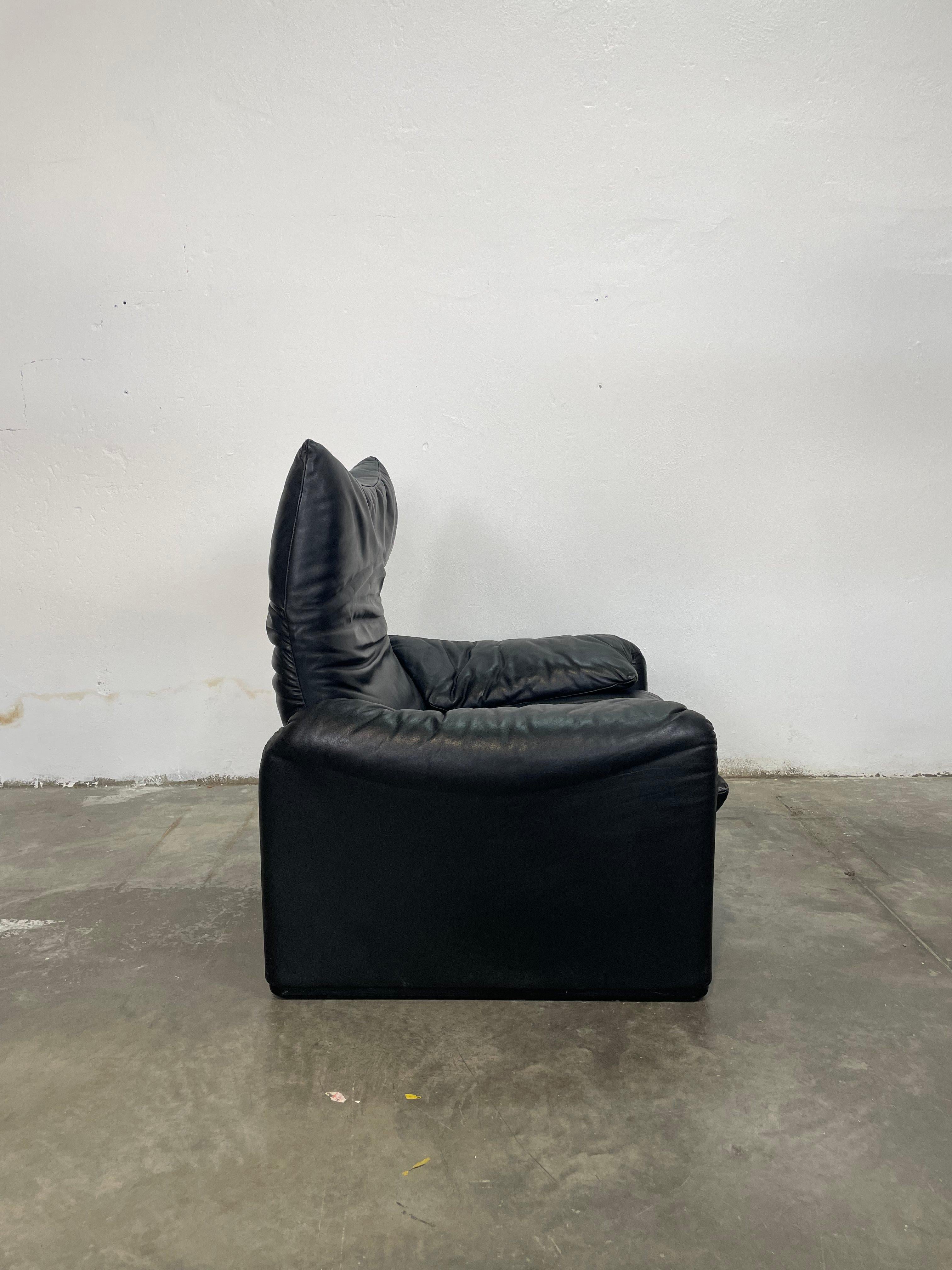 Leather Set of 2 Cassina Maralunga Chairs in Black leather