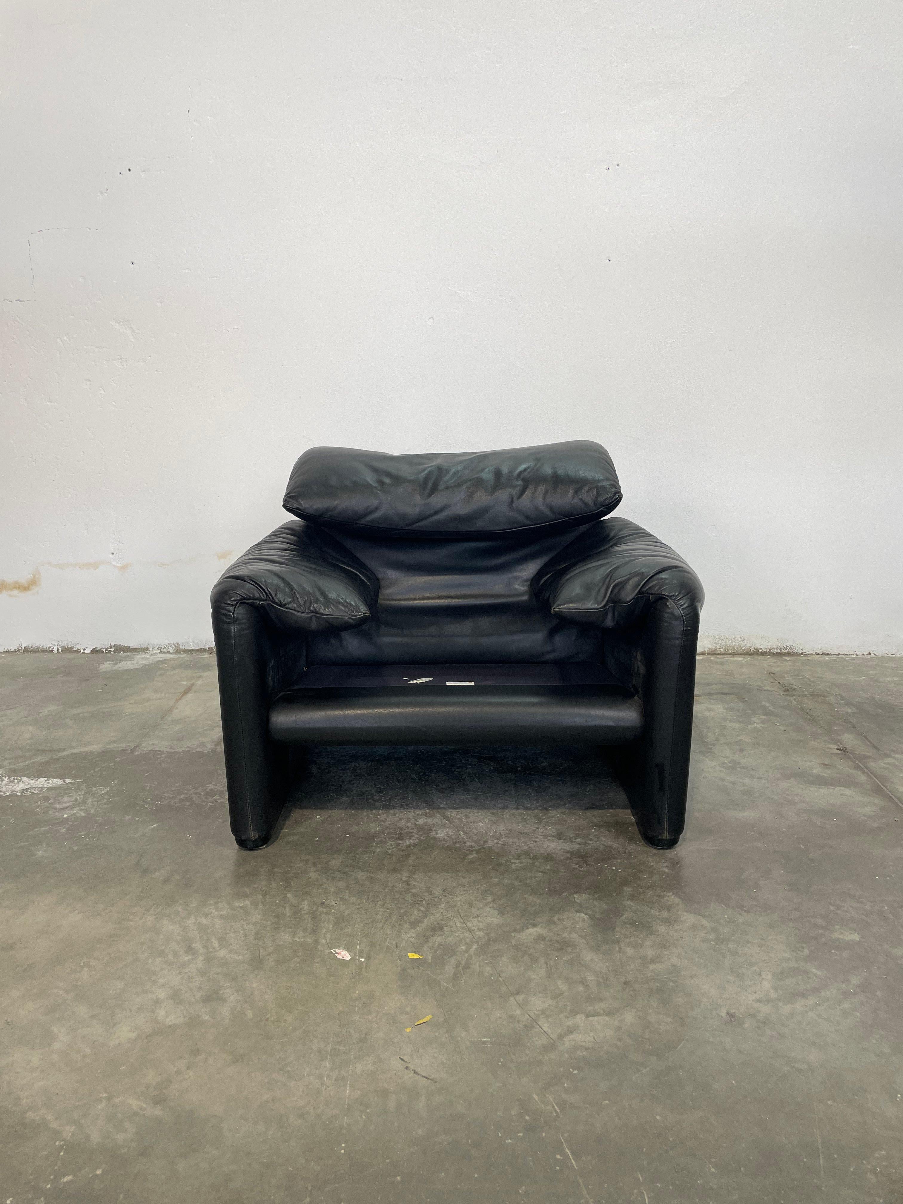 Set of 2 Cassina Maralunga Chairs in Black leather 1