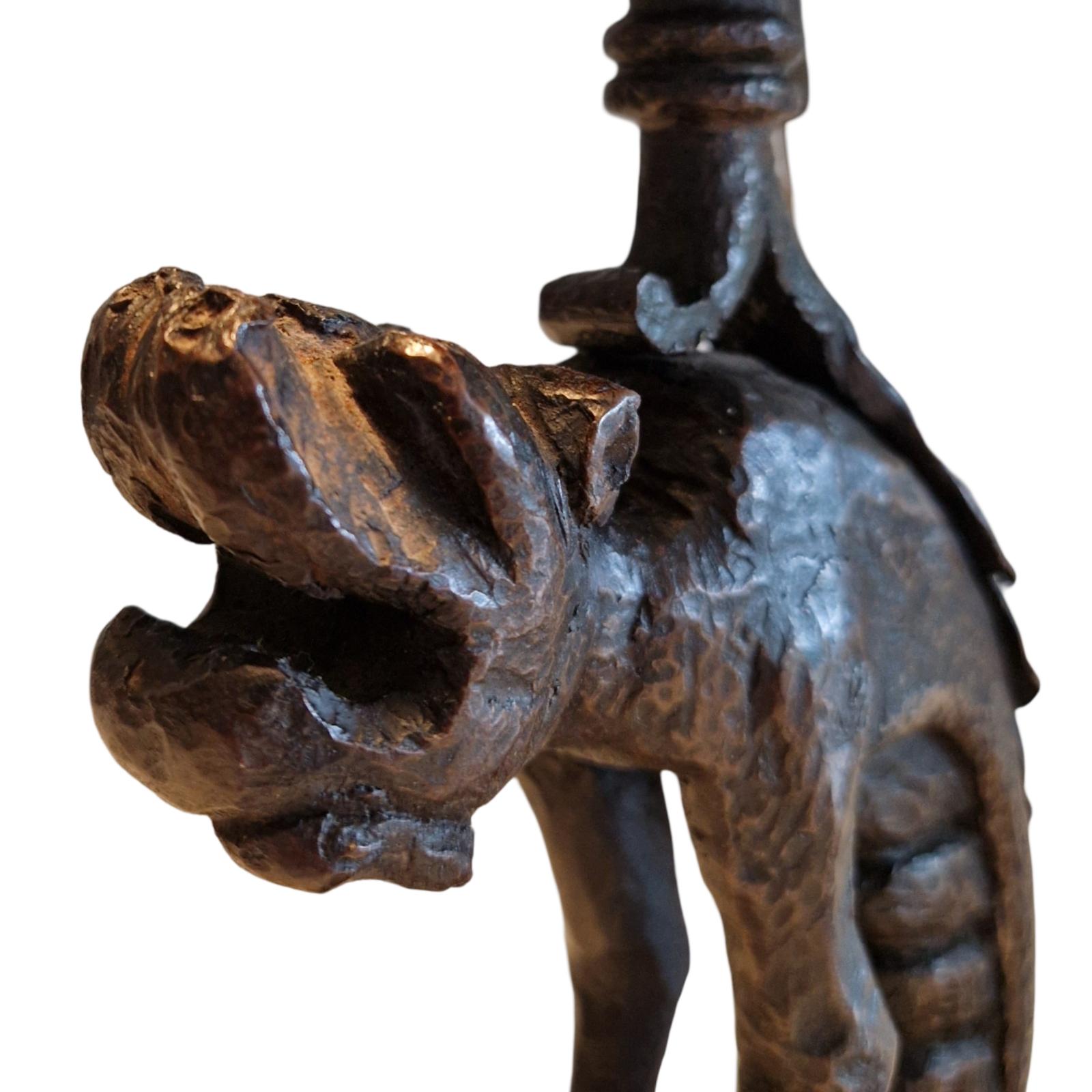 Set of 2 cast iron Griffin table lamps, Netherlands 1920s For Sale 2