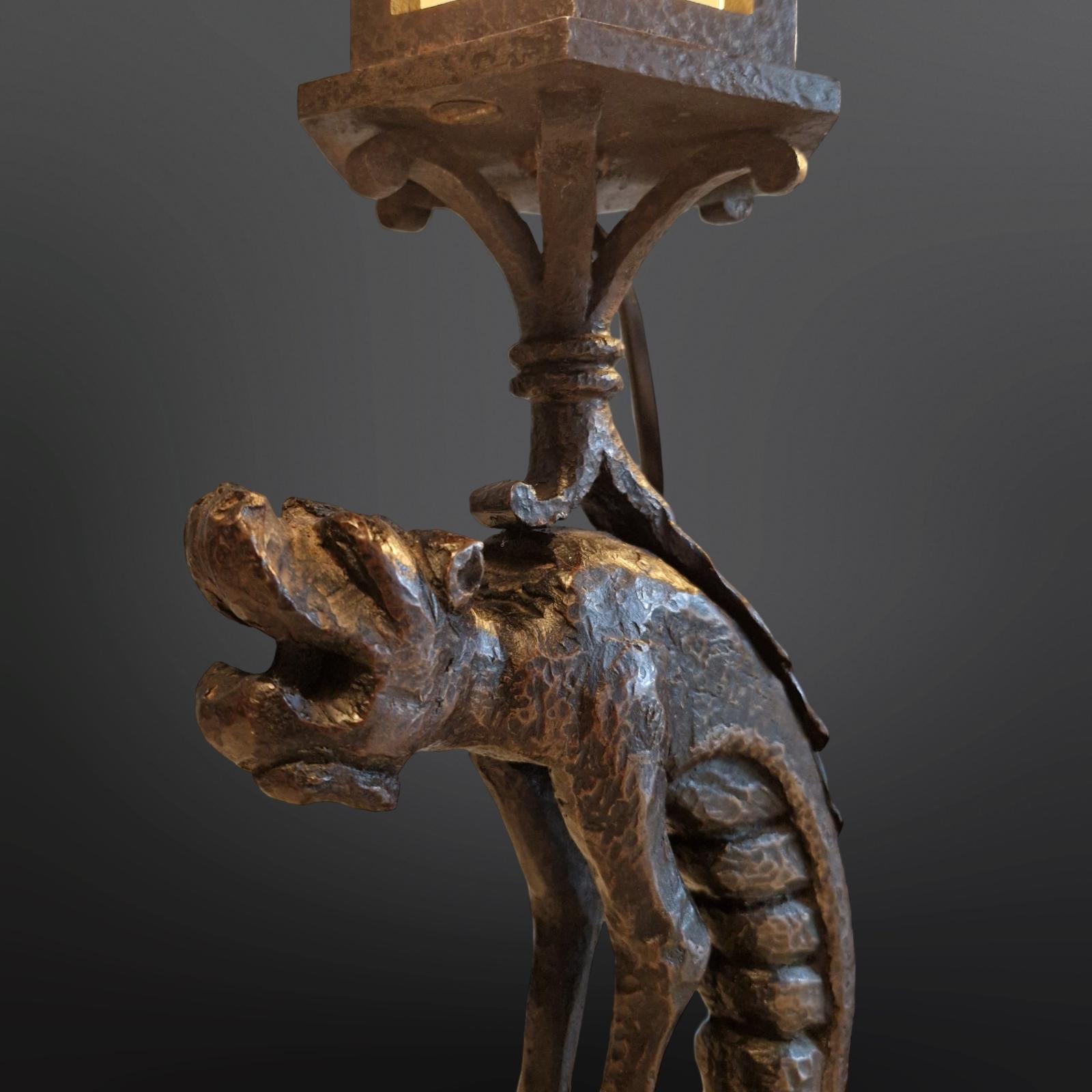 Set of 2 cast iron Griffin table lamps, Netherlands 1920s For Sale 3