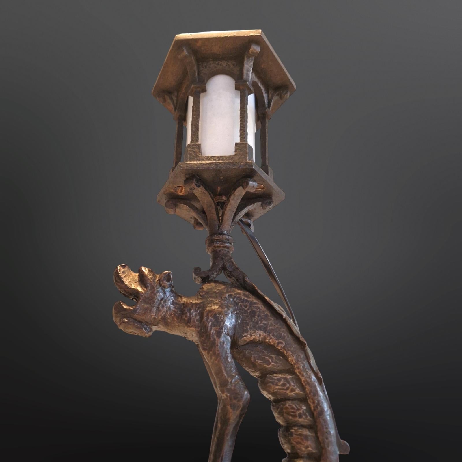 Set of 2 cast iron Griffin table lamps, Netherlands 1920s For Sale 4