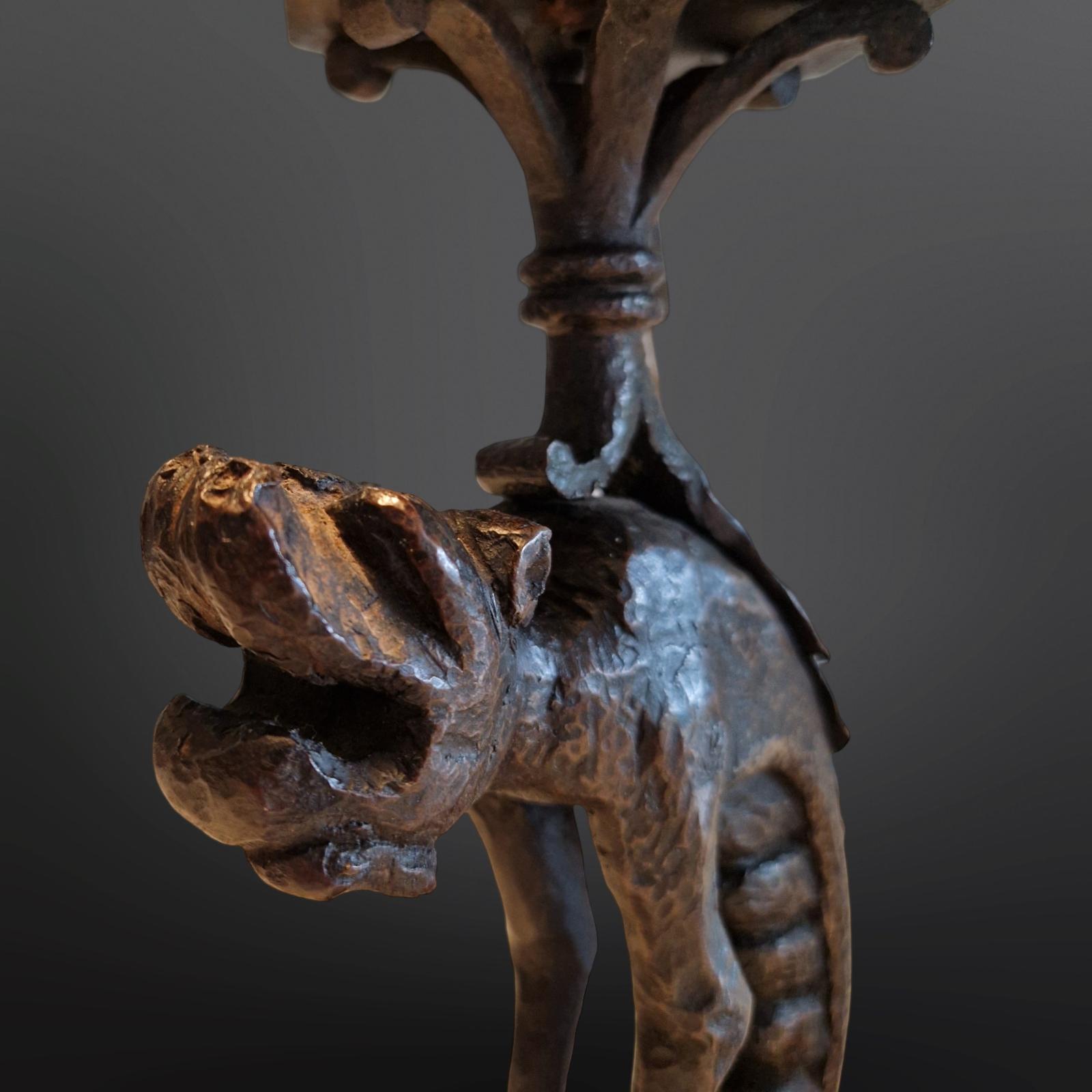 Set of 2 cast iron Griffin table lamps, Netherlands 1920s For Sale 5