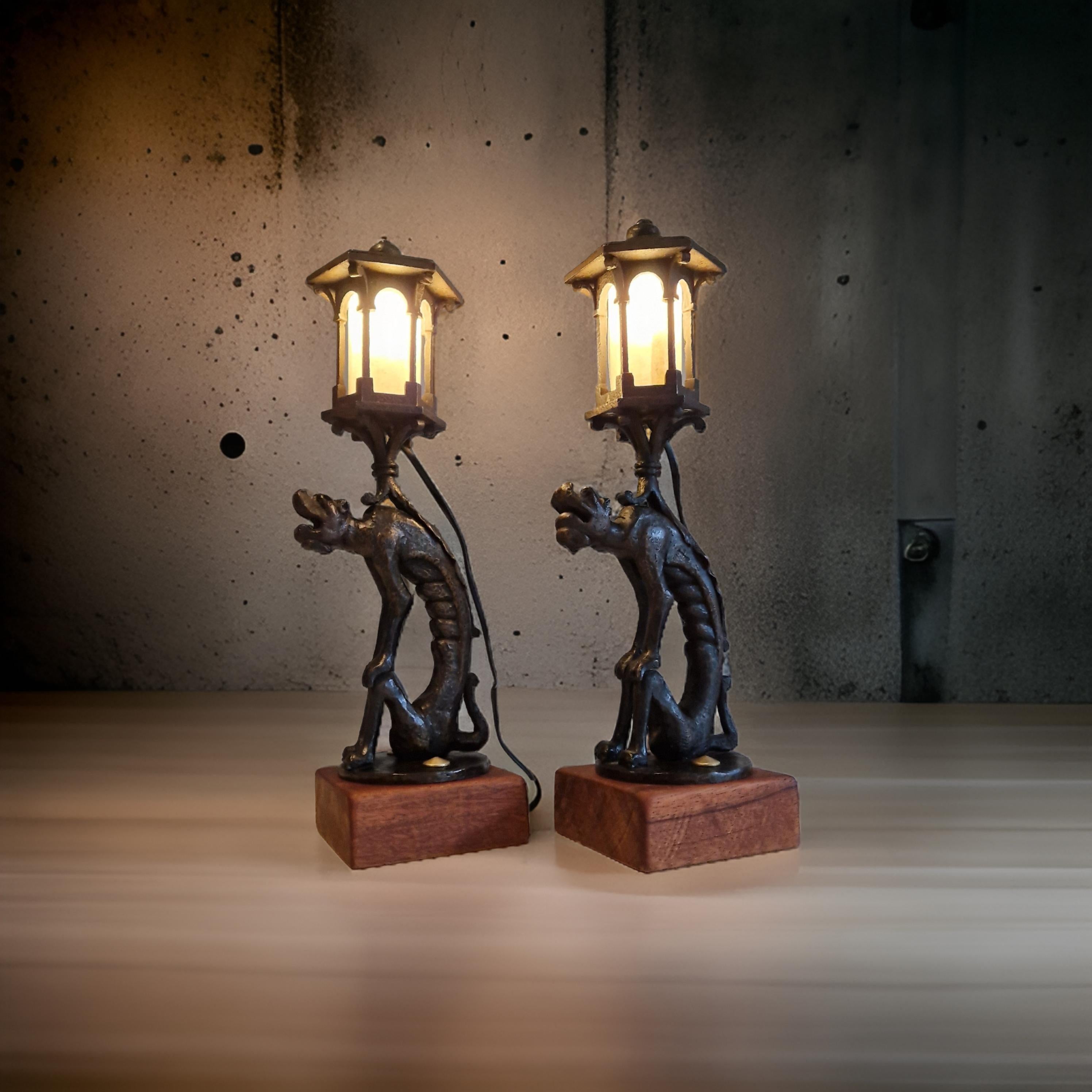Art Nouveau Set of 2 cast iron Griffin table lamps, Netherlands 1920s For Sale