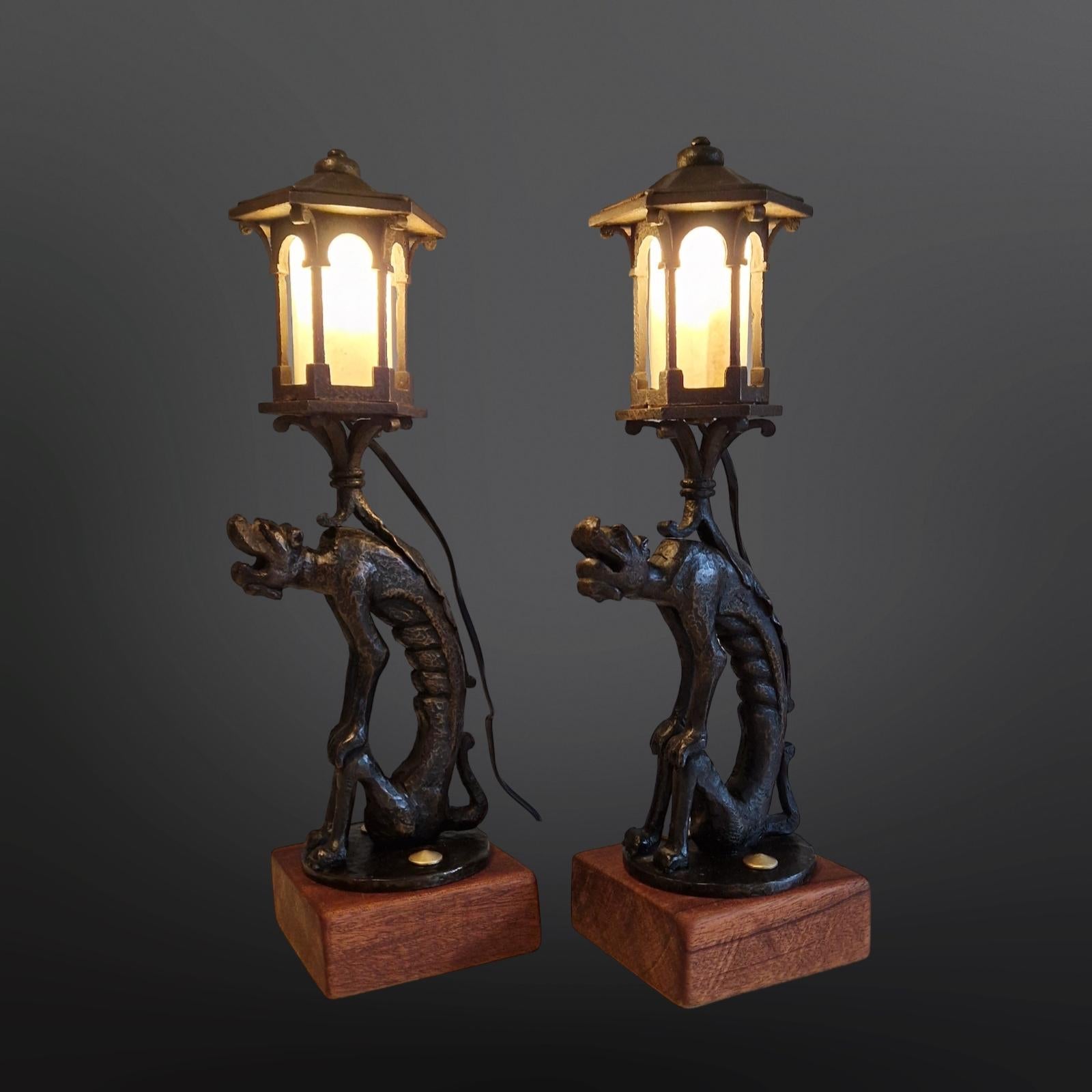 Set of 2 cast iron Griffin table lamps, Netherlands 1920s In Good Condition For Sale In ECHT, NL