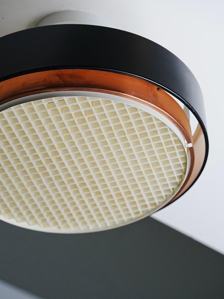 Set di 2 lampade da soffitto in rame e metallo, Europa del Nord, anni '60 in vendita 3