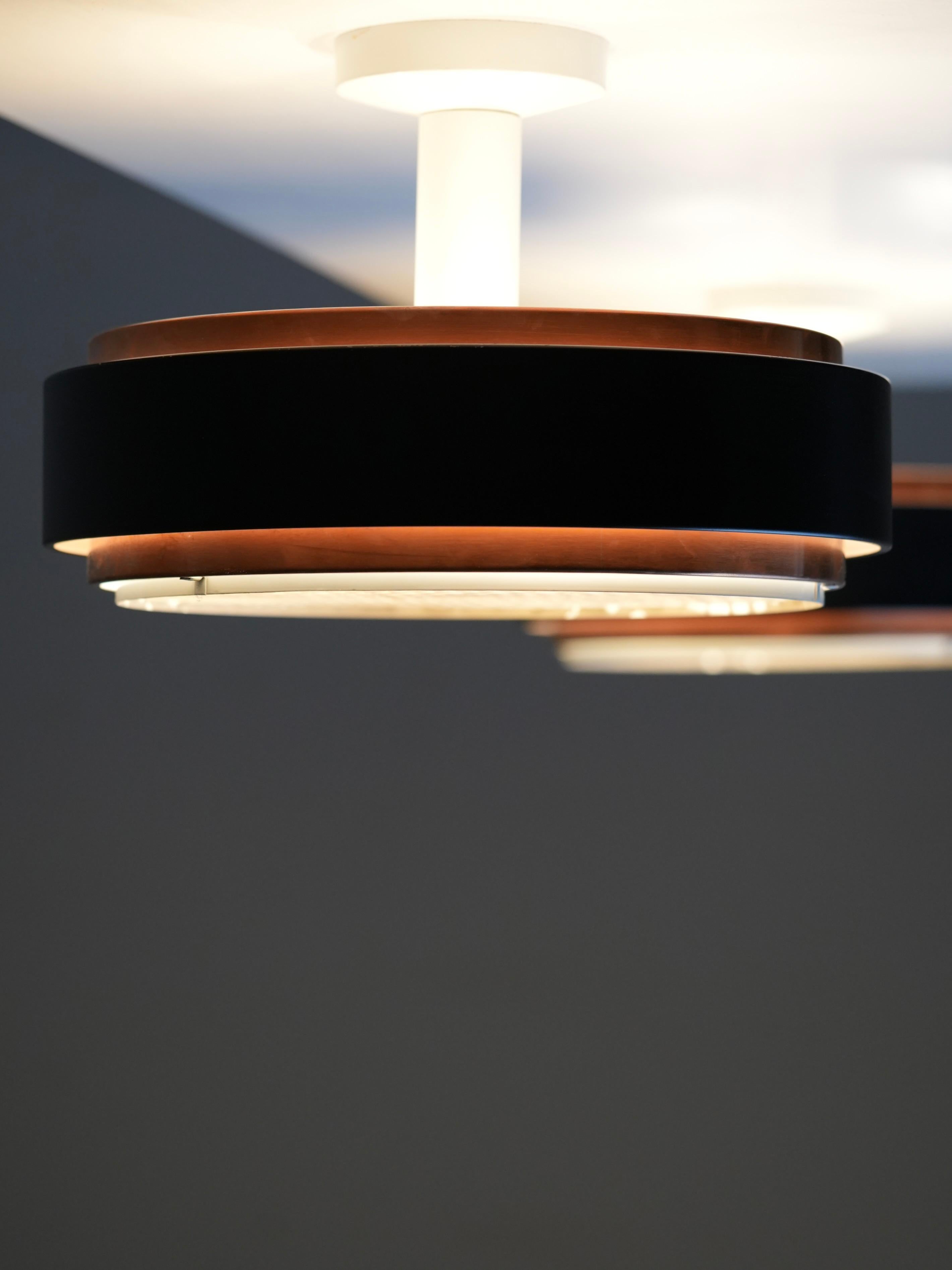 Metà XX secolo Set di 2 lampade da soffitto in rame e metallo, Europa del Nord, anni '60 in vendita
