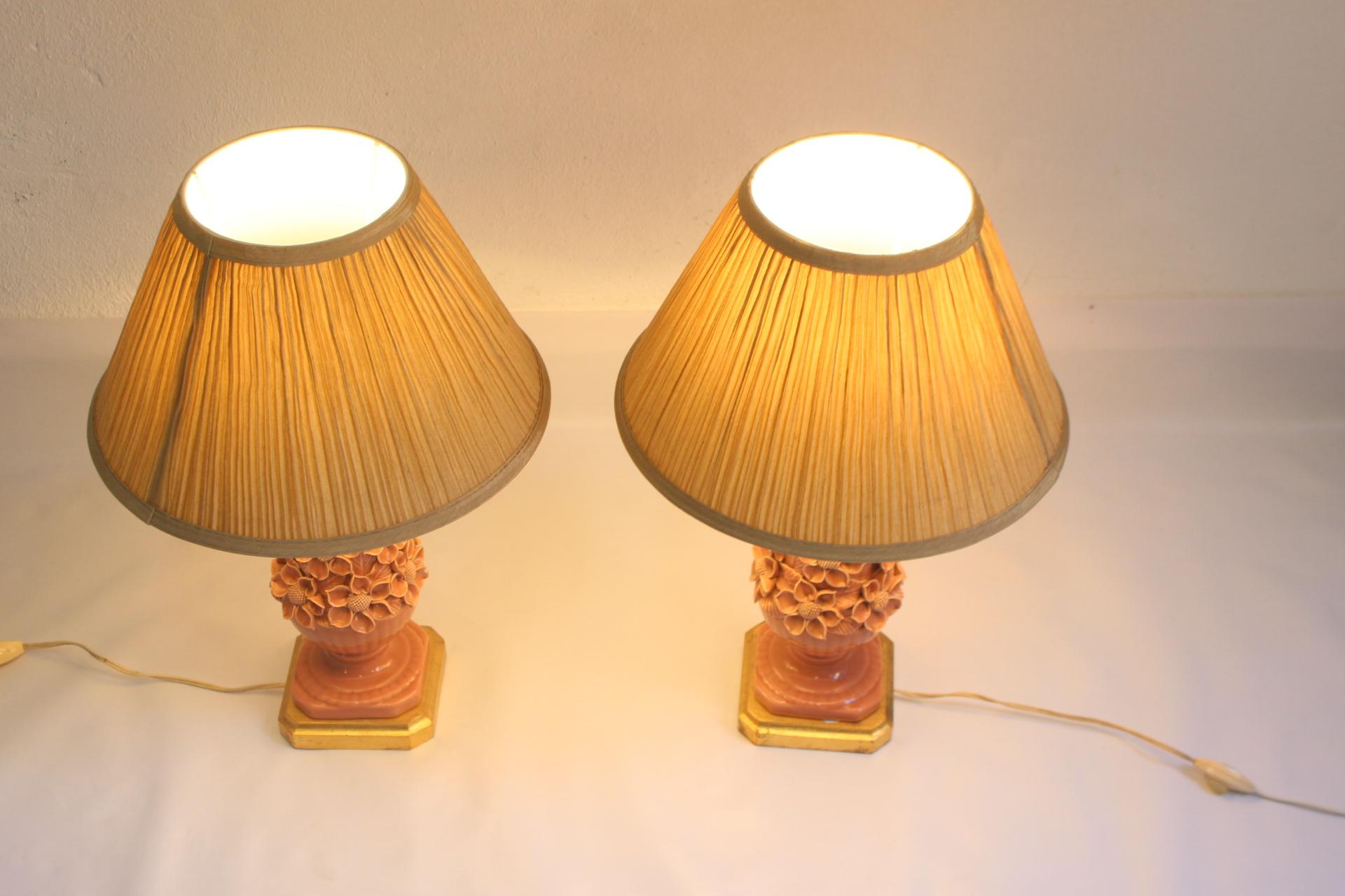 Set of 2 Ceramic Manises Flower Table Lamps in Salmon Color, 1950s For Sale 4
