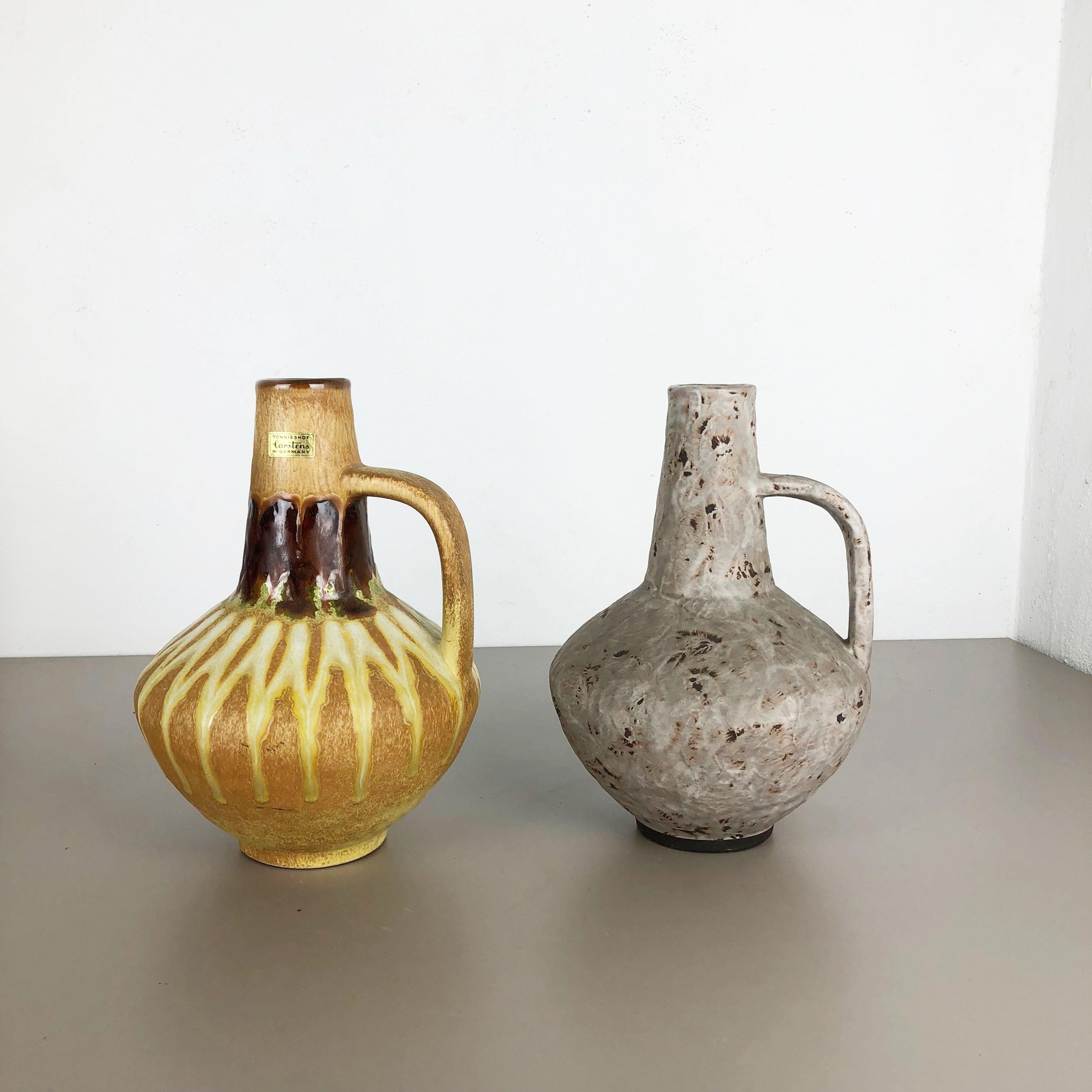 Article:

Ceramic pottery vase set of 2


Origin:

Germany


Designer:

Heinz Siery


Producer:

Carstens Tönnieshof, Germany


Decade:

1970s


This original vintage Pottery Object was designed by Heinz Siery and produced