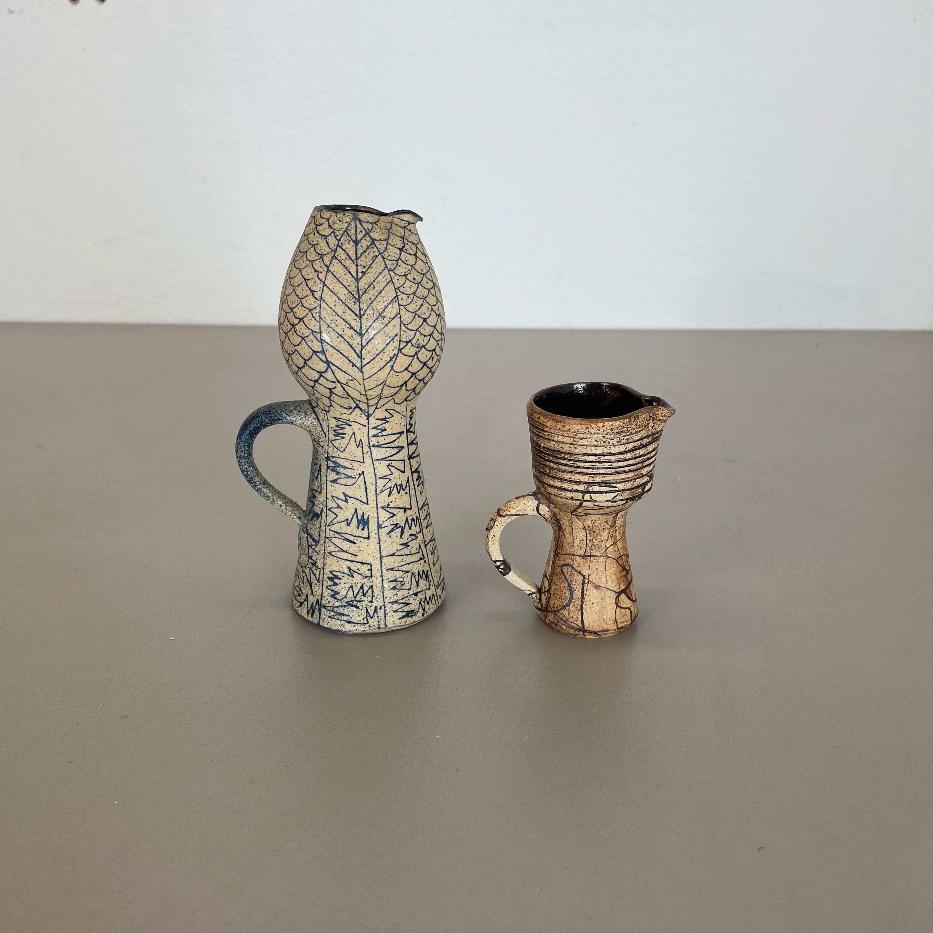 Article:

Ceramic stoneware object set of 2


Designer and producer:

Gerhard Liebenthron

Information:

Gerhard Liebenthron, Bremen
1925-2005

Decade:

1980s


This original vintage Studio Pottery Object was designed by Gerhard