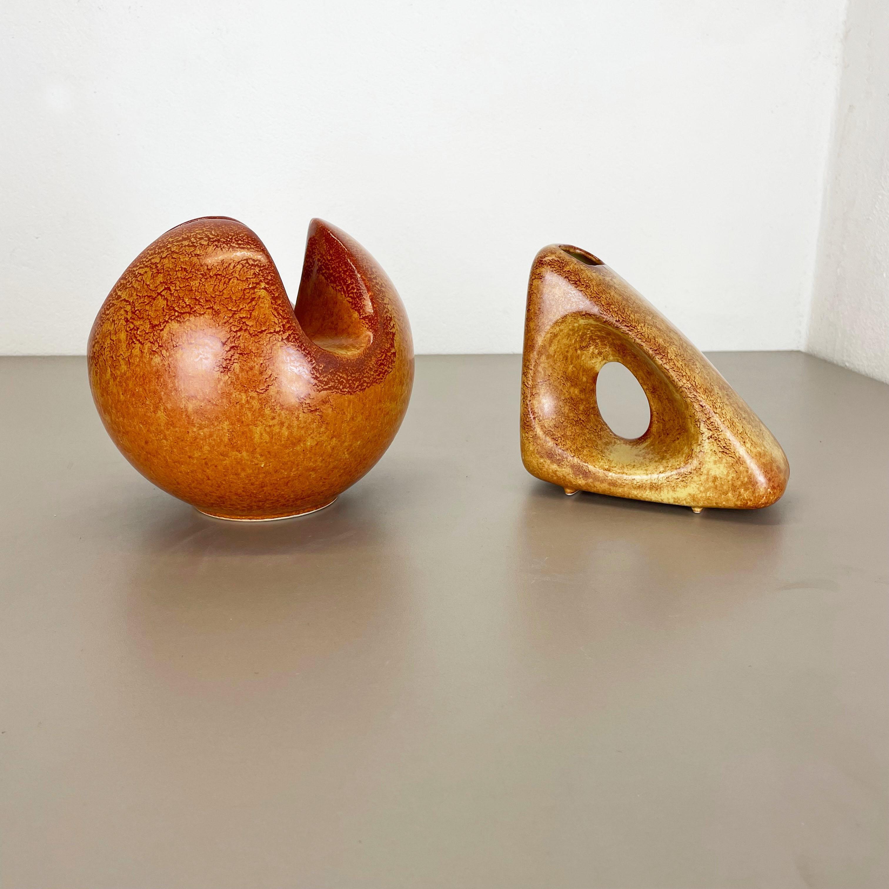Articolo:

Set di 2 vasi in ceramica


Produttore:

Ceramica Bertoncello, Schiavon, Italia


Decennio:

1970s





Il set di 2 vasi Studio Pottery vintage originali è stato prodotto negli anni '70 dalla Ceramica Bertoncello, in