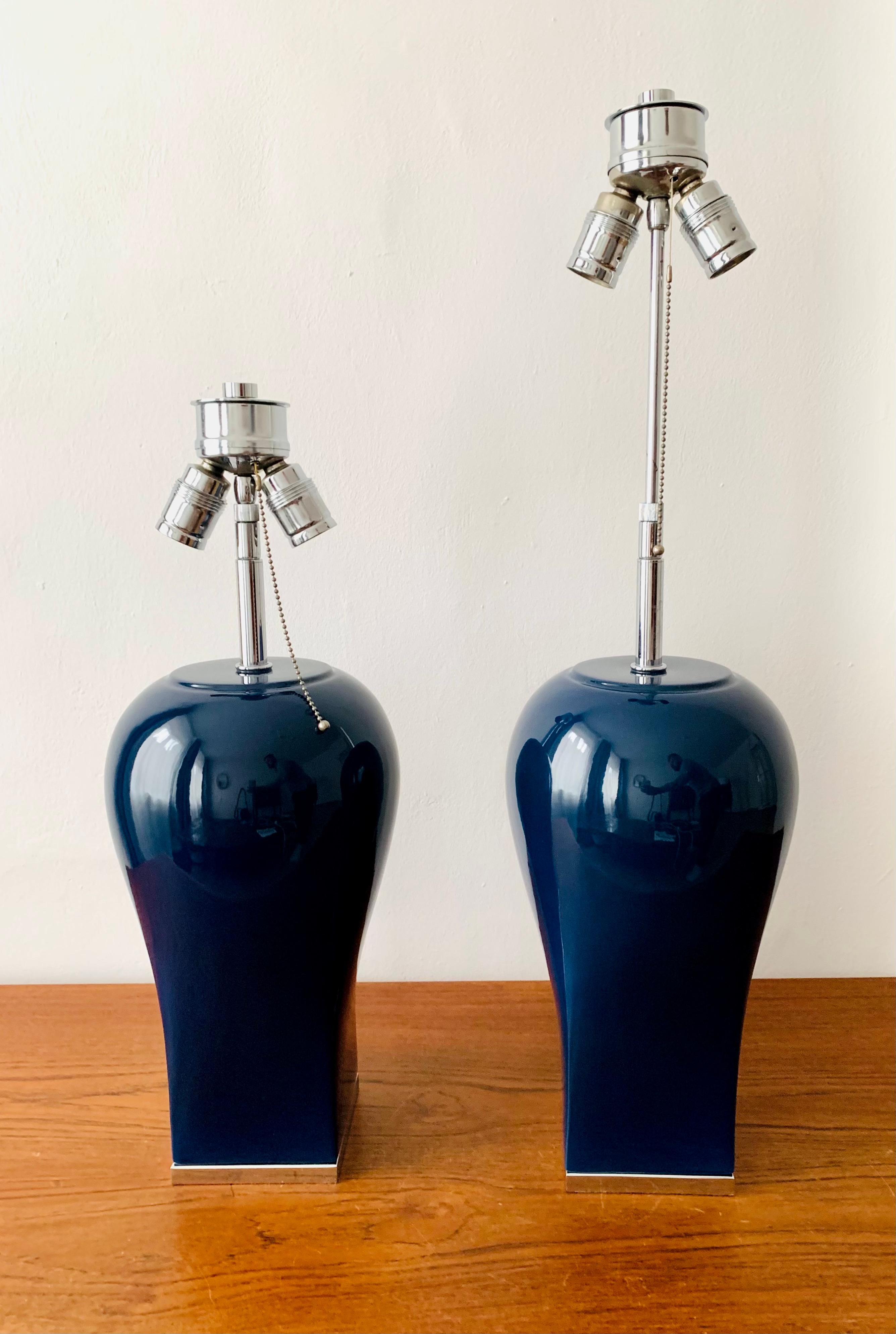 Mid-Century Modern Set of 2 Ceramic Table Lamps For Sale