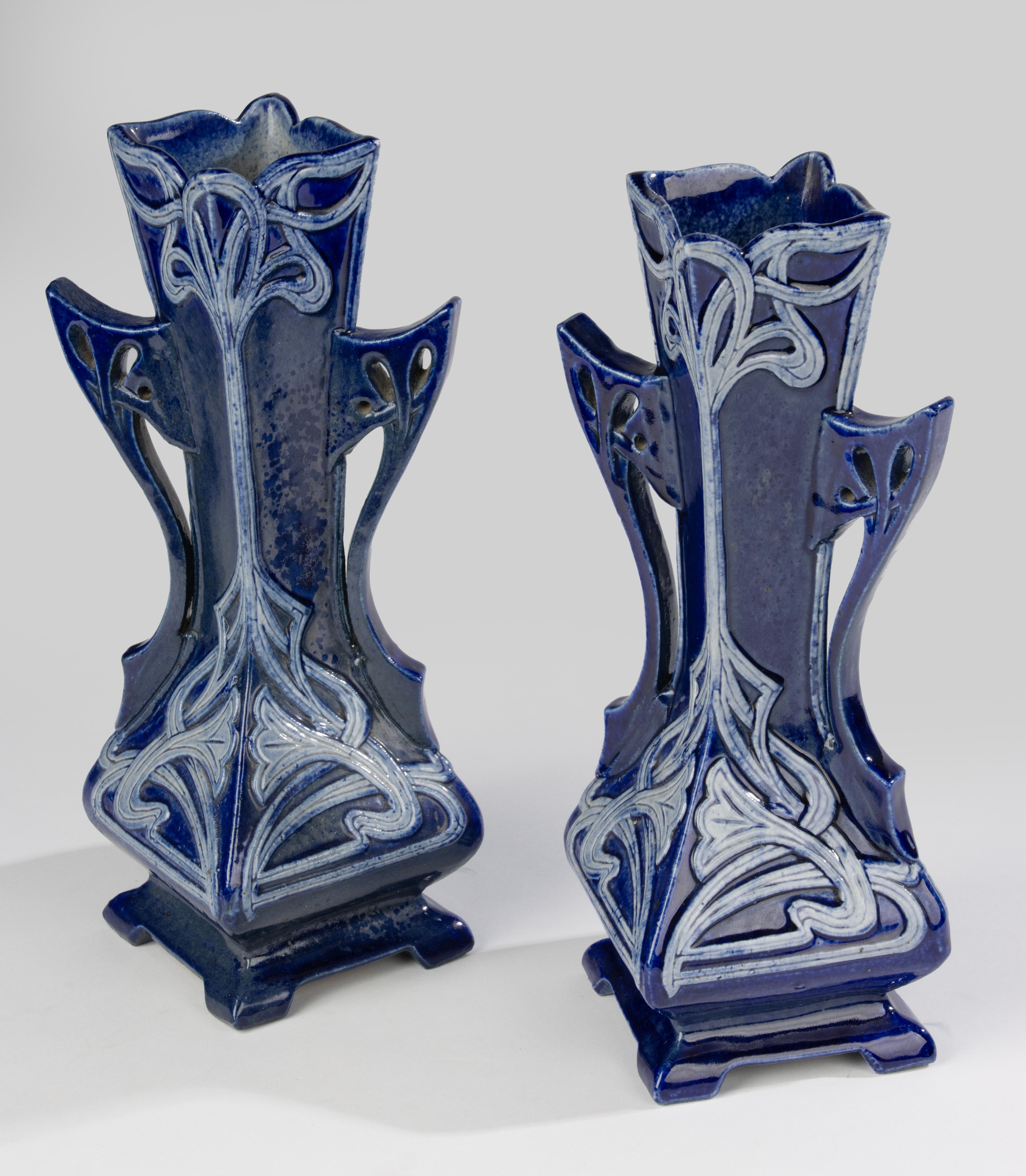 Set di 2 vasi in ceramica - Art Nouveau In condizioni buone in vendita a Casteren, Noord-Brabant
