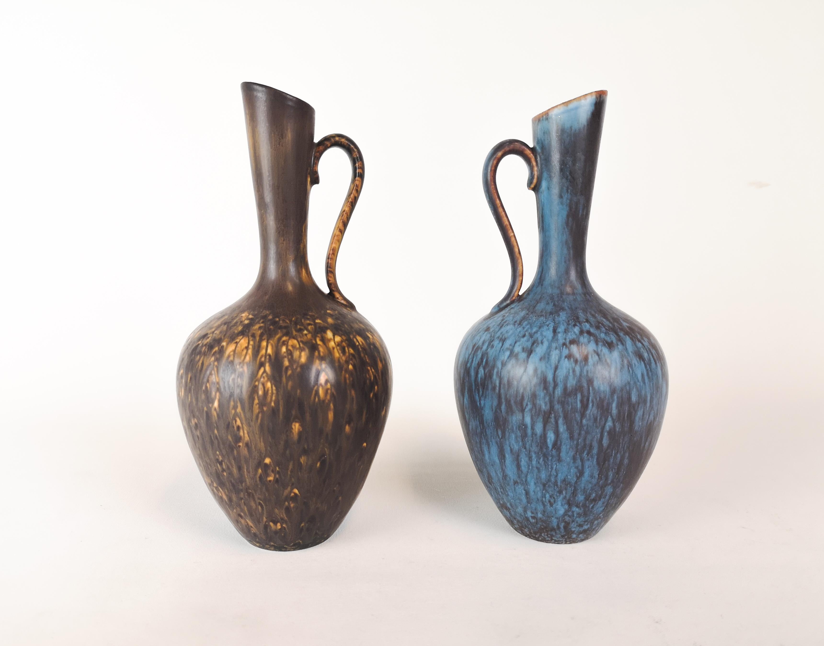 Two wonderful vases from Rörstrand and maker/Designer Gunnar Nylund. Made in Sweden in the midcentury. Beautiful glazed vases in good condition. 

Measures H 23 x W 12 cm.