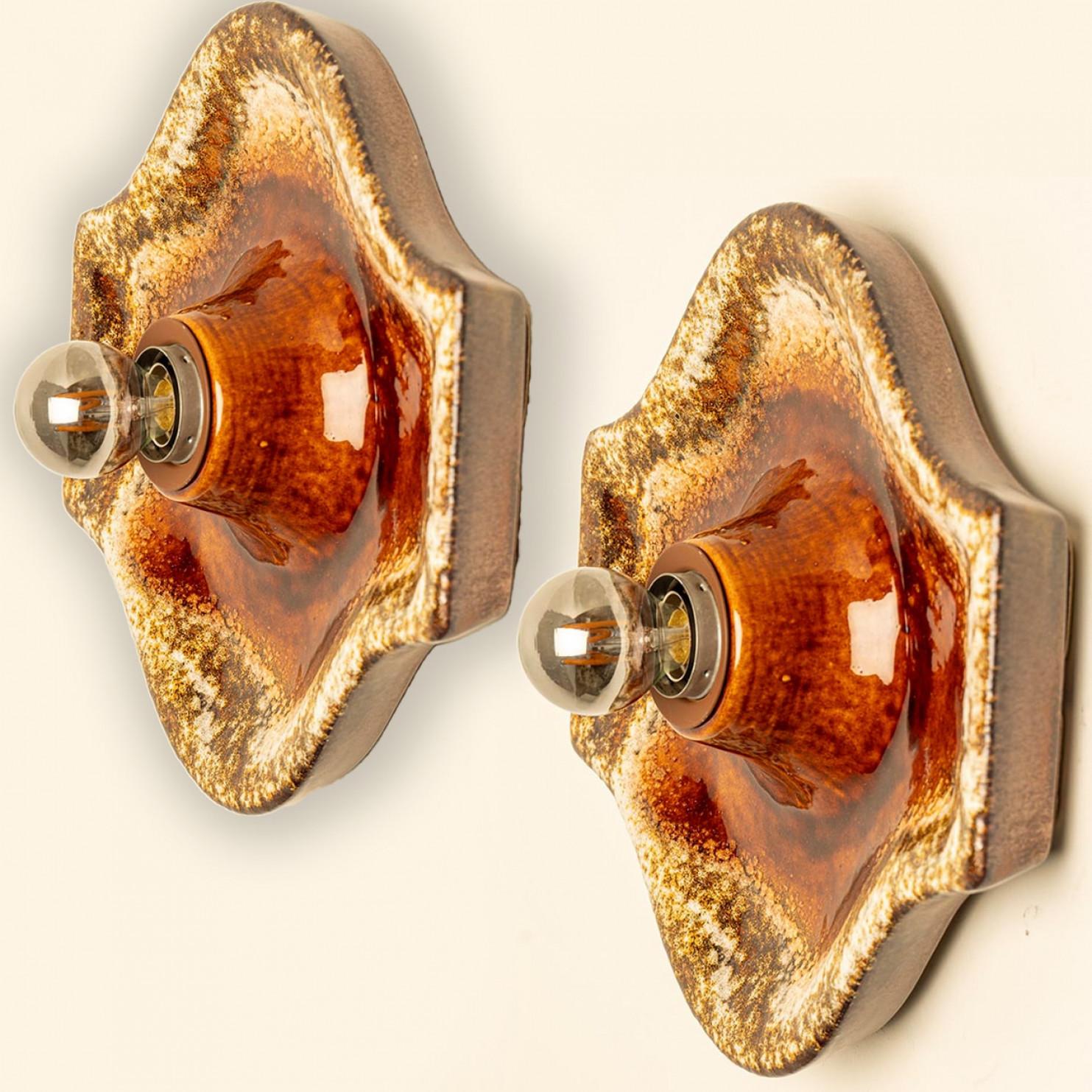 Vernissé Ensemble de 2 appliques en céramique Fat Lava Style, 1970 en vente