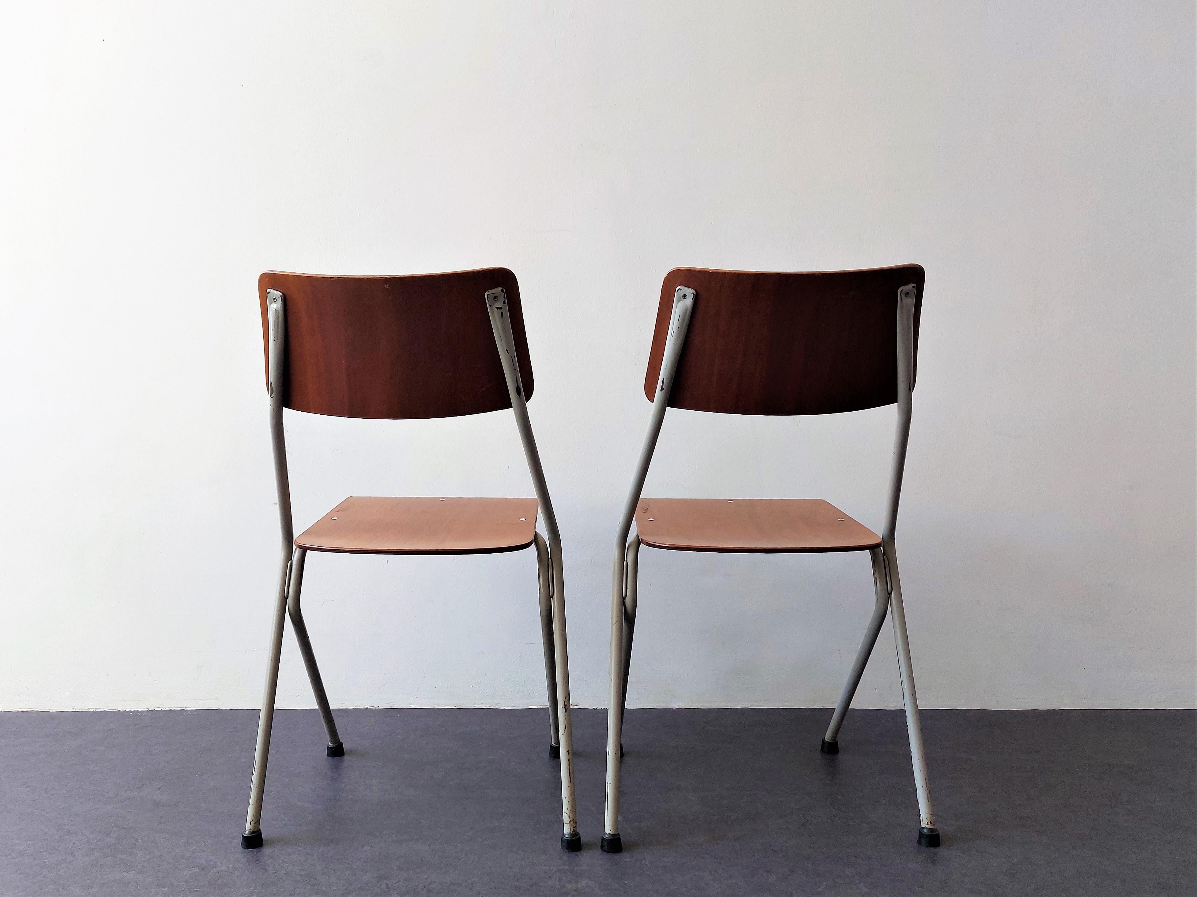 Milieu du XXe siècle Ensemble de 2 chaises par Ahrend RIB, Pays-Bas, 1964 en vente